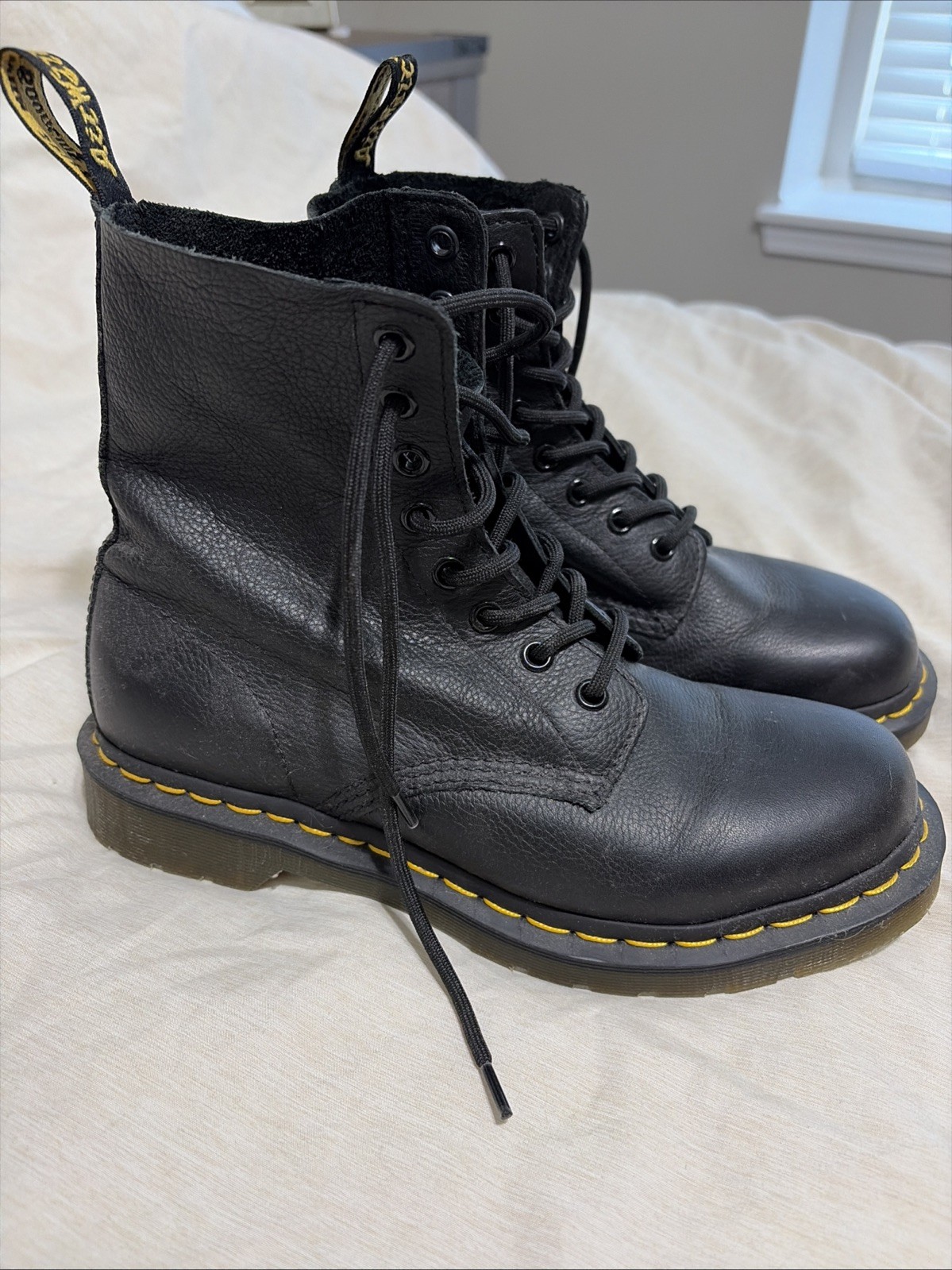 Dr. Martens 1460 Pascal Virginia Leather Lace Up Boots Size 8