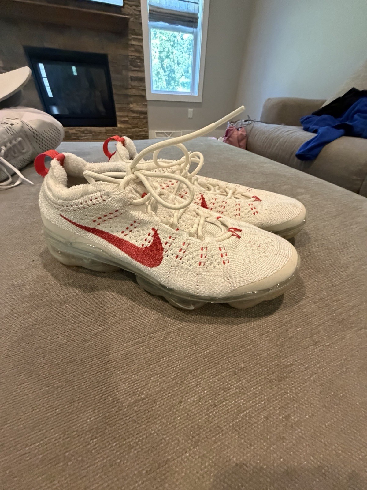 Nike Air VaporMax Women’s 8.5 Low Top Lace-Up Knit Sneakers White/Red