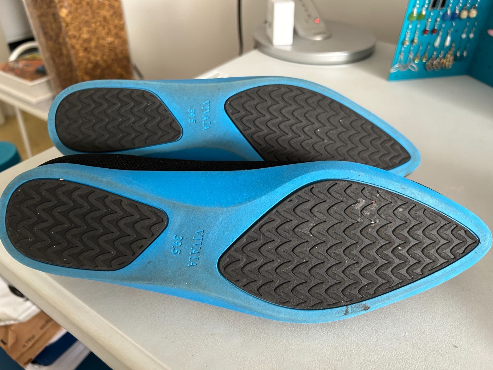 Vivaia womens pointed toe flats, back with blue detail, size 8.5, excellent cond