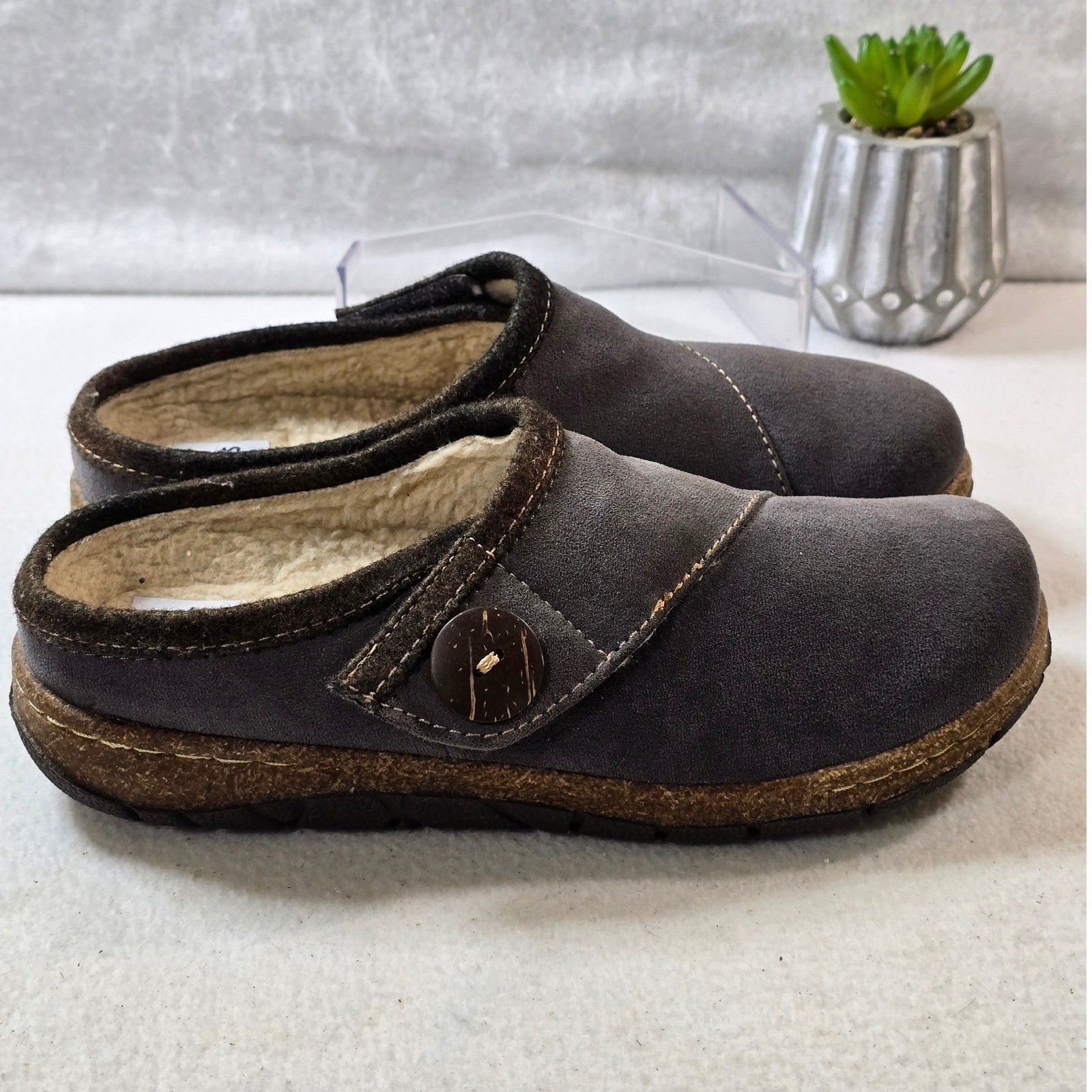 Earth Origins Essential Ezzy Clogs Grey Brick Faux Fur Lined Comfort Shoes