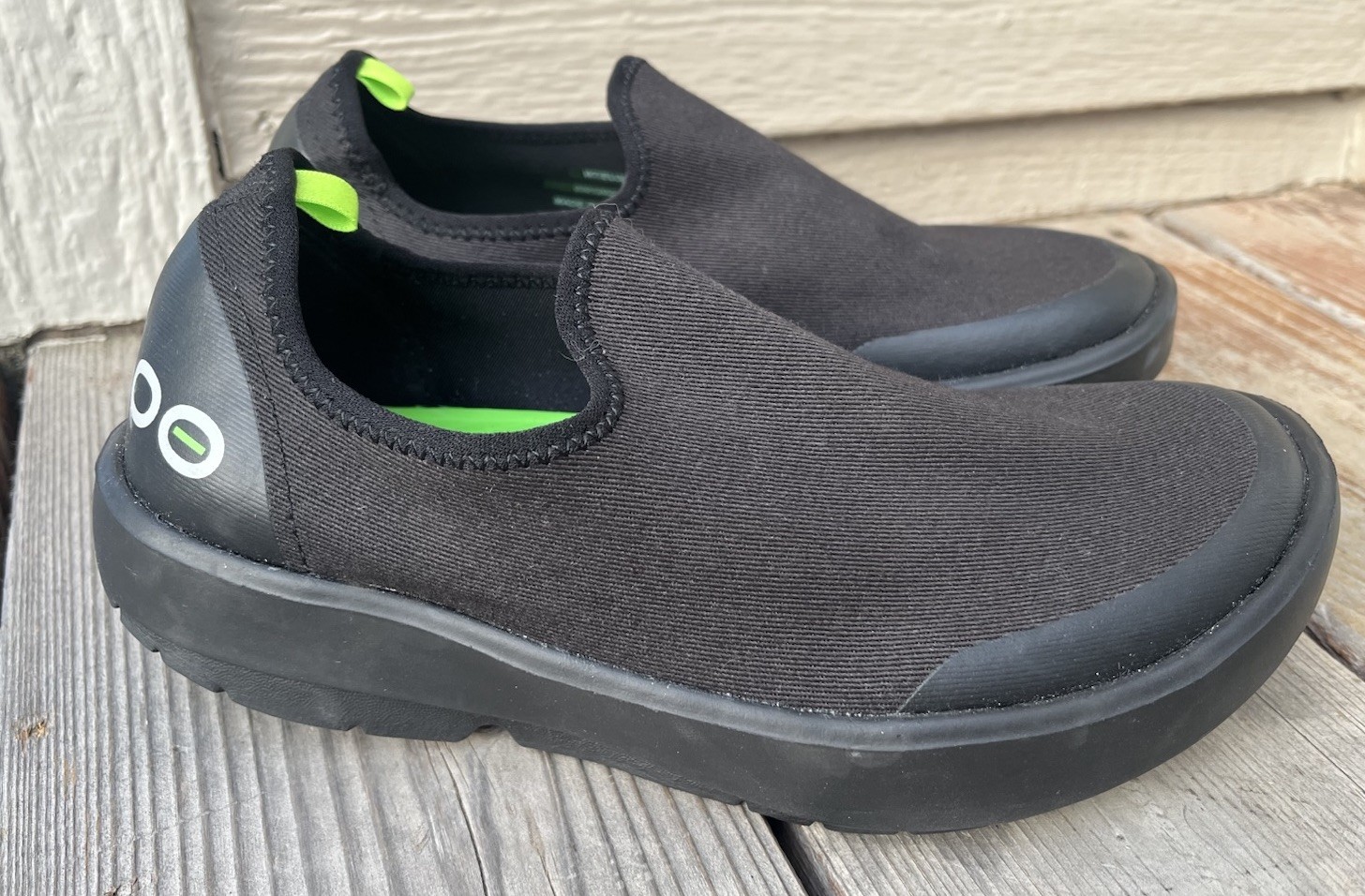 OOFOS OOmg Eezee Low Women’s 7 Slip On Recovery Shoes – Black/Black