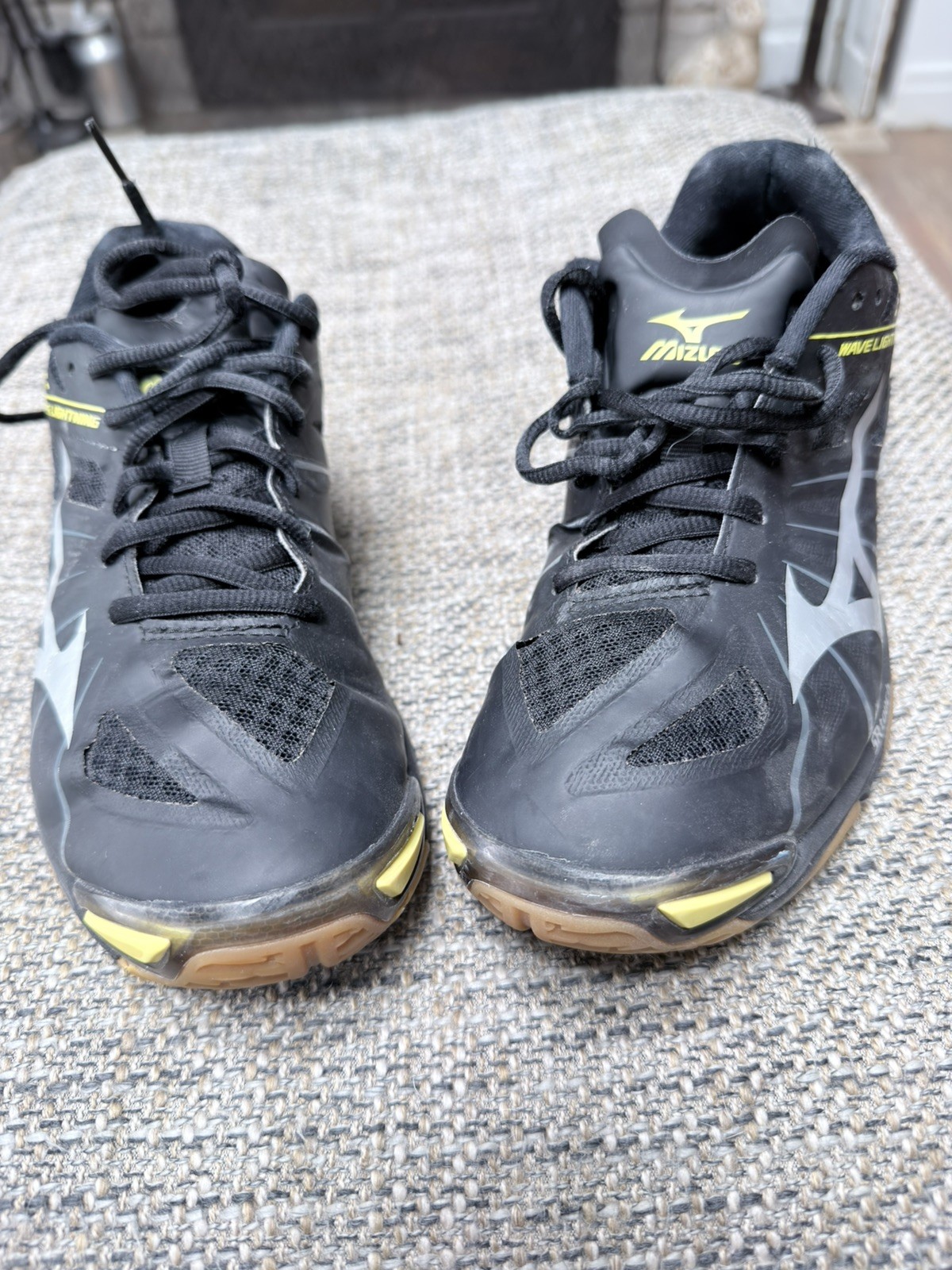 Mizuno Wave Bolt 6 volleyball shoe black/silver womens size 8.5