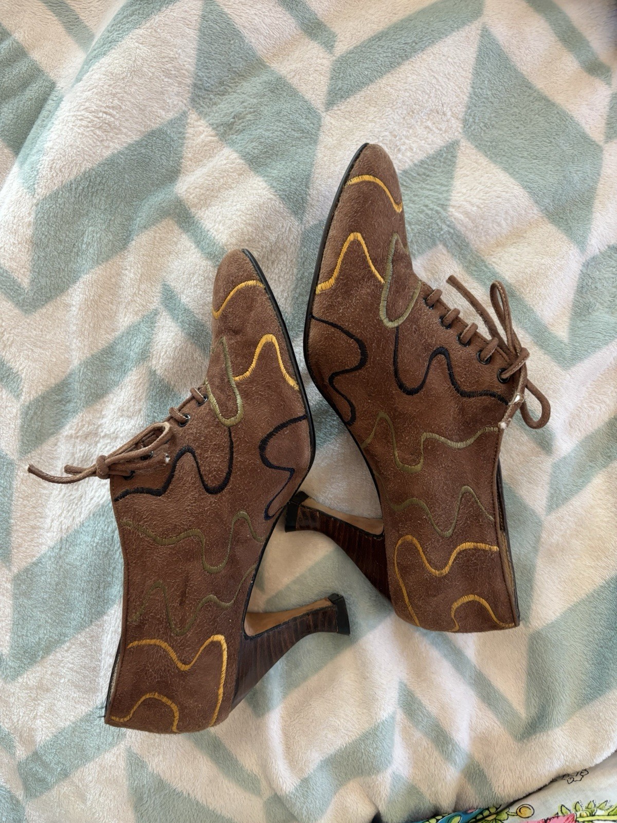 Woman’s Paul Mayer Brown Suede Pumps with/ black green and gold embroid Sz 6 B