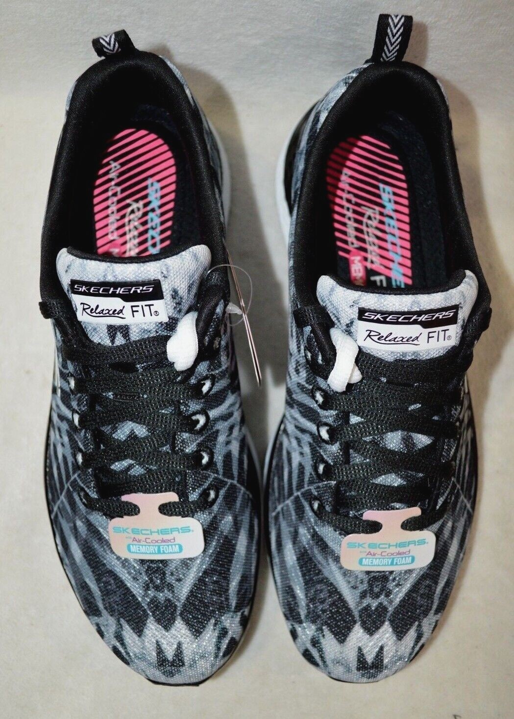 Skechers Women’s Relaxed Fit Valeris Mai Tai Black/White Sneakers – Size 7.5 NWB