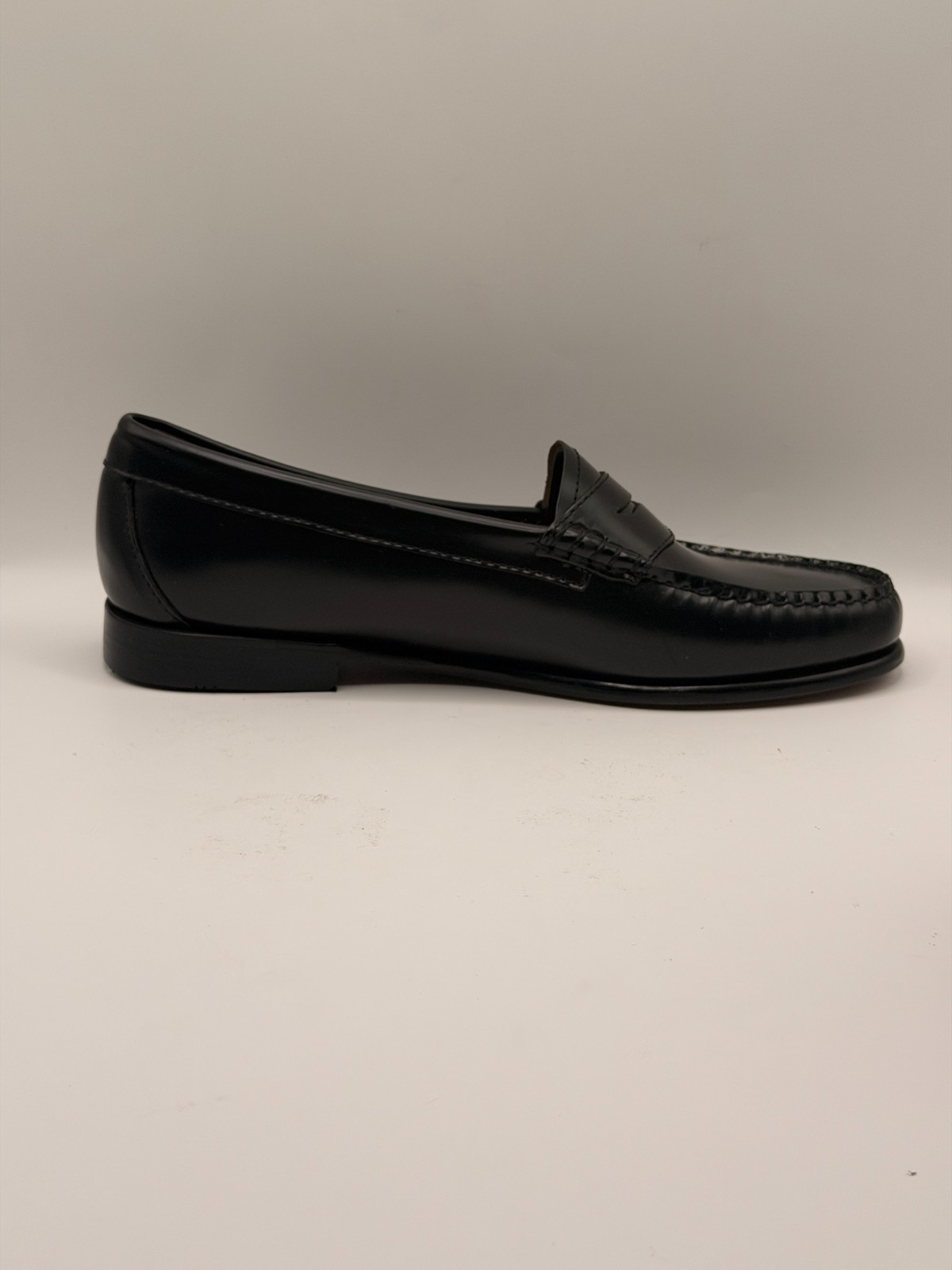 GH BASS Weejuns Womens Black Leather Penny Loafers Sz 10