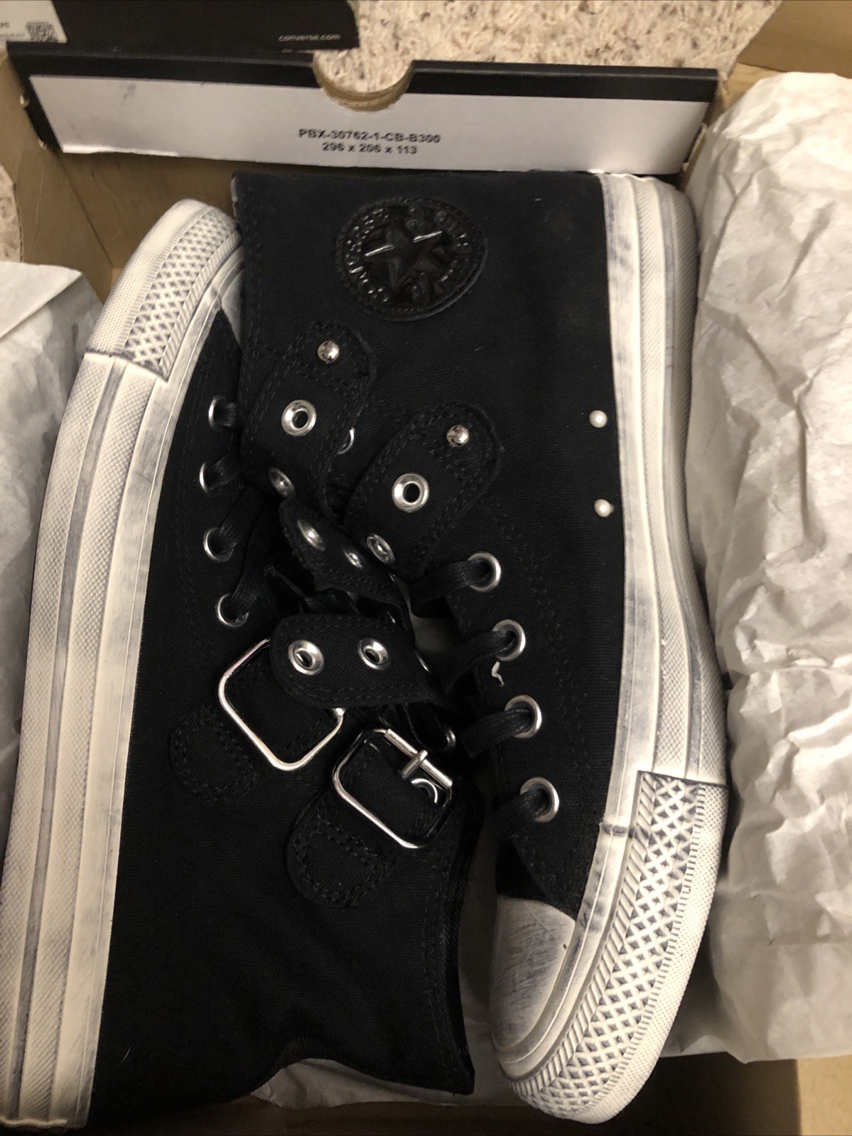 Converse Lot (4 Pairs) Size 8 Men/10 Women. Open to Reasonable Offers.