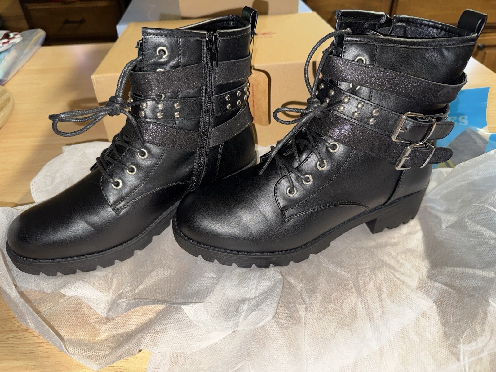 Vepose Women’s Black Moto Biker Ankle Boots Leather Studded Buckle Lace Up 8