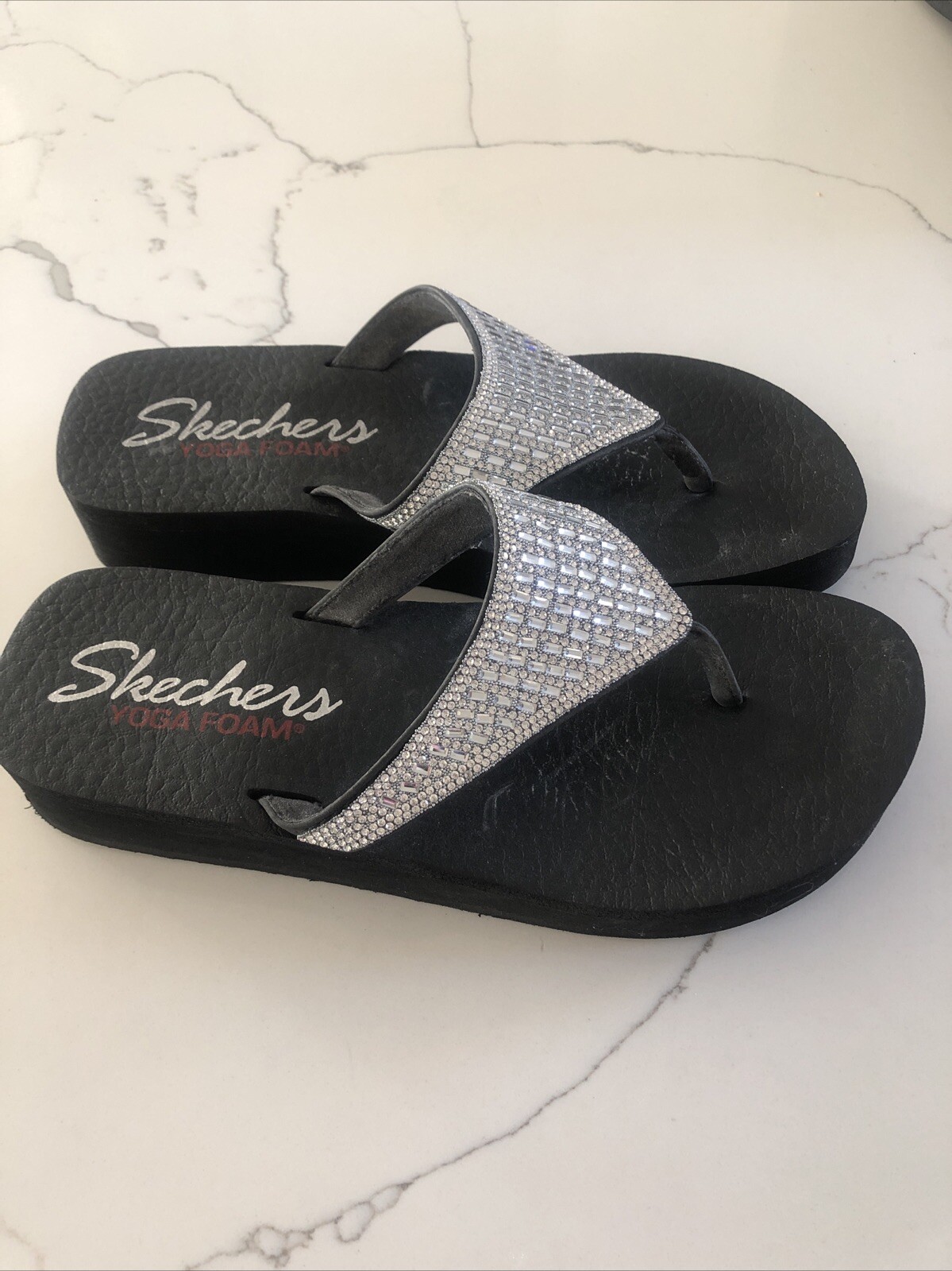 Women’s Skechers Sandals Thong Foam Yoga Size US 8 SN 31601 Nice Preowned