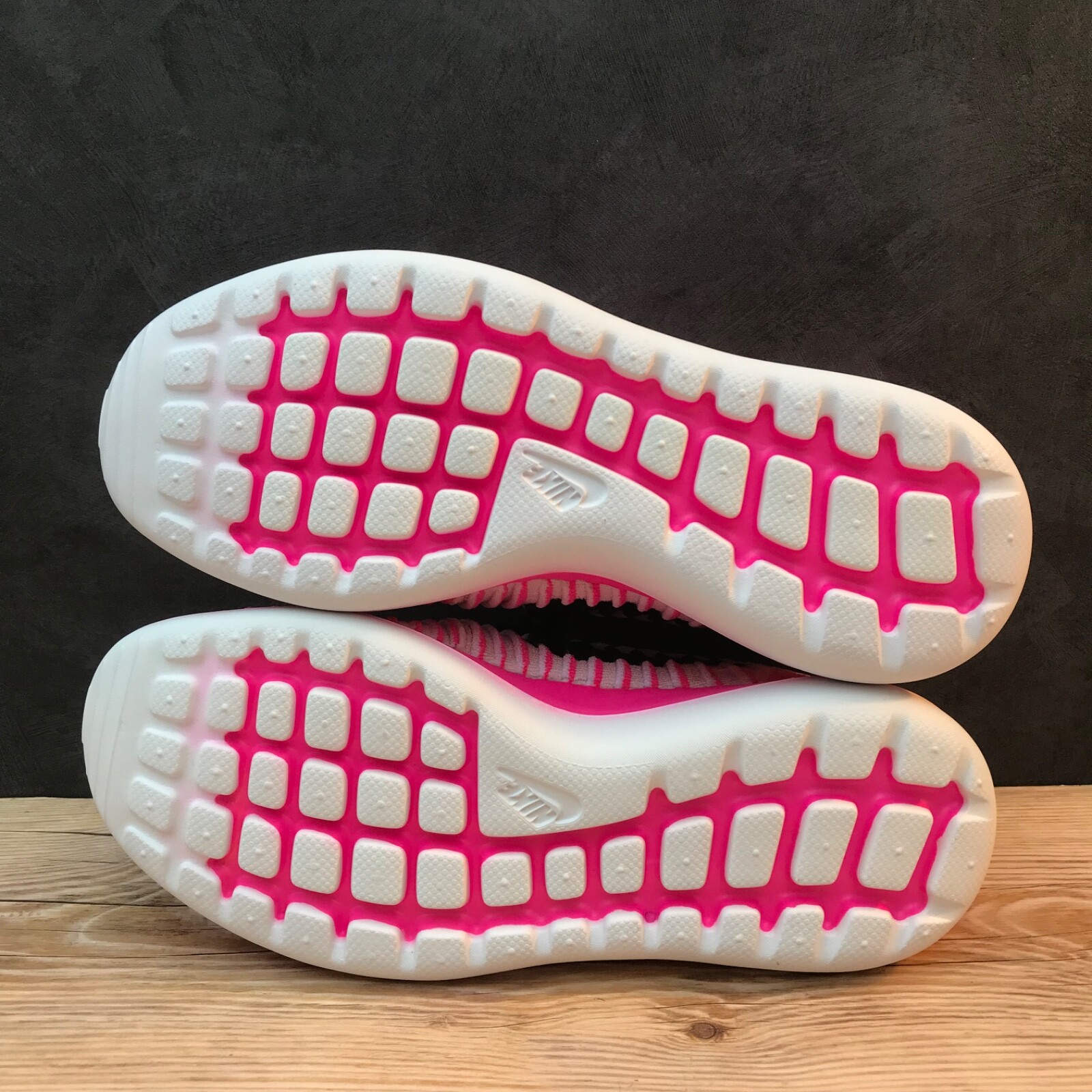 *New* Nike Roshe Two Flyknit Pink White & Black Select-a-Size