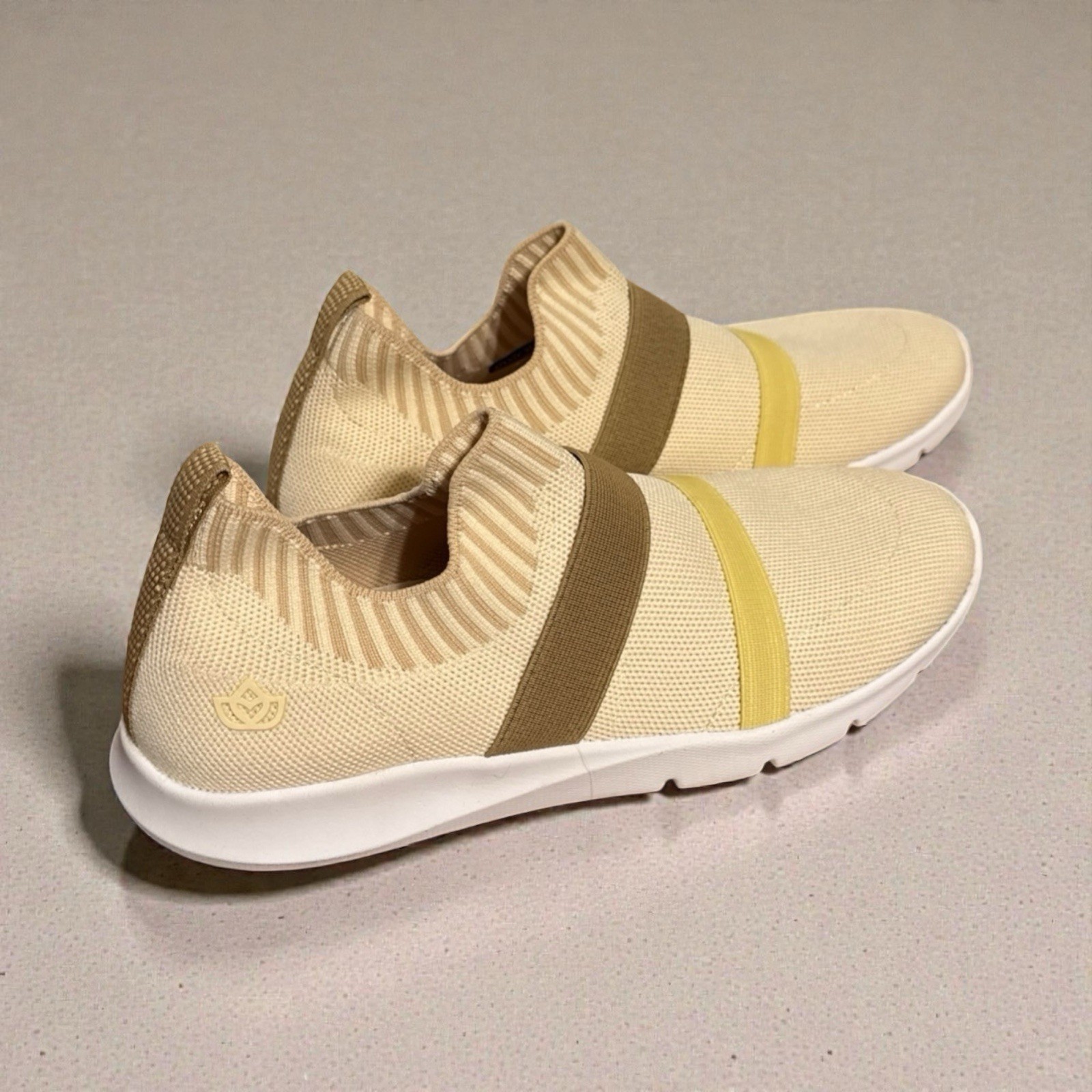 Karma Stretch Classic Spenco Foot Wear Color Navajo USA Women Size 8.5 Sneakers