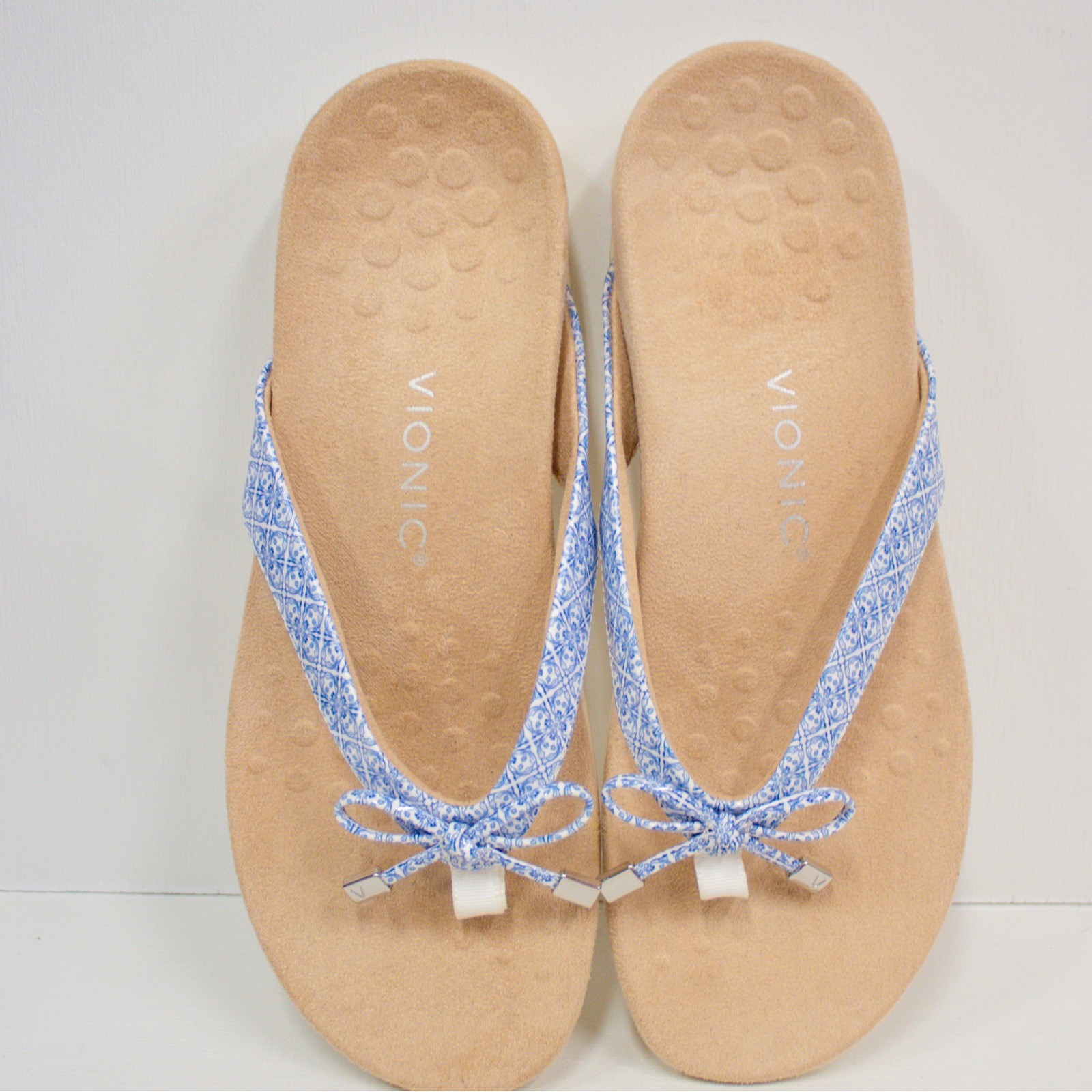 Vionic Bella Blue White Tile Pantent Sandals
