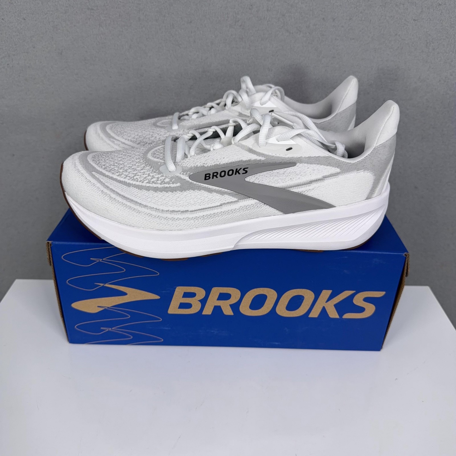 Brooks Shoes Womens Size 10.5 White Revel 9 Lightweight Running Sneakers Mesh