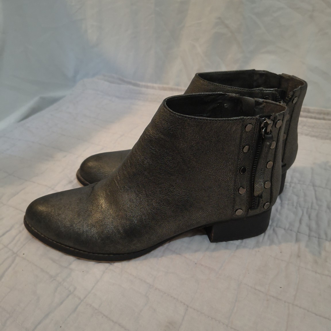 Vince Camuto Women’s Black Leather Ankle Booties Studded Side Zip US 8.5