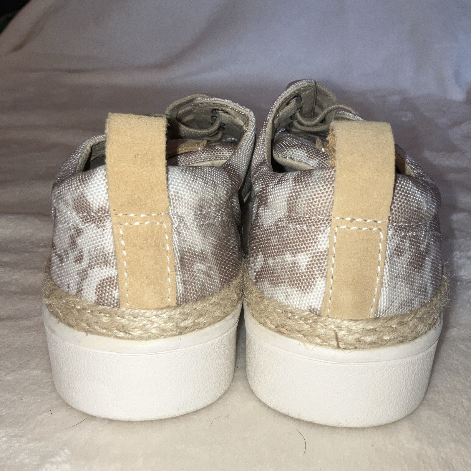Spenco Women’s Tie-Dye Canvas Low Top Lace-Up Sneakers 7 Beige/White Rubber A2