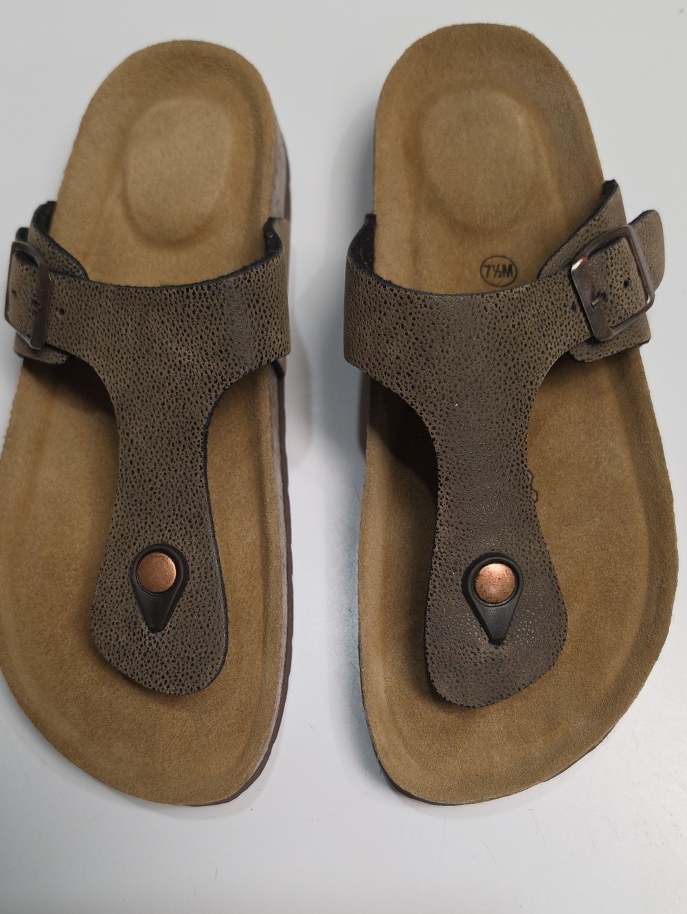Cushionaire Leah Cork Footbed Leather Thong Sandals Adjustable Buckle – Size 7.5