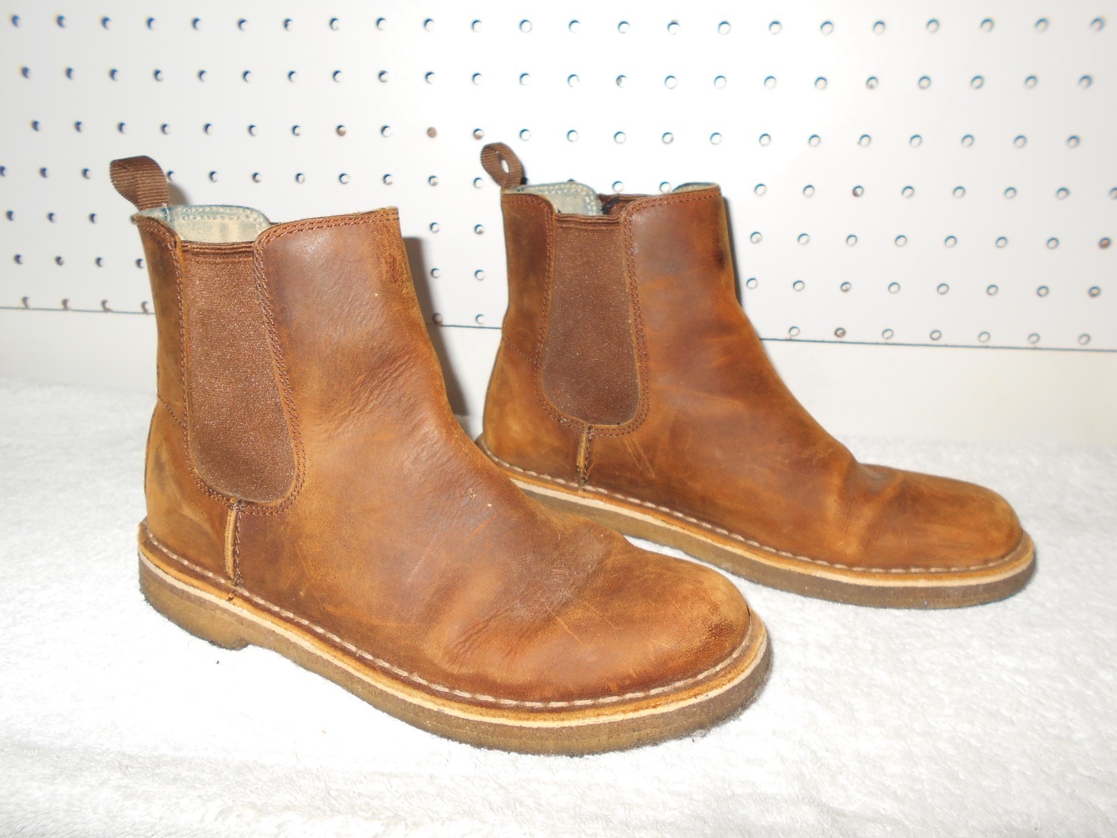 CLARKS ORIGINALS CREPE SOLE WOMENS USA 6.5 BROWN LEATHER DESERT BOOTS B3