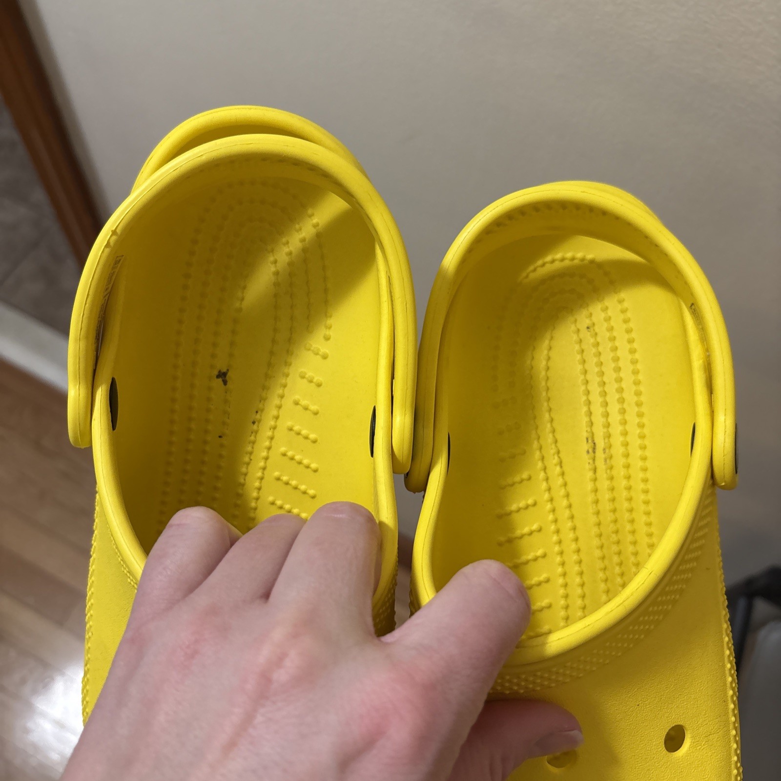 Crocs Classic Unisex Adults Yellow Slip On Clogs Size M7 W9