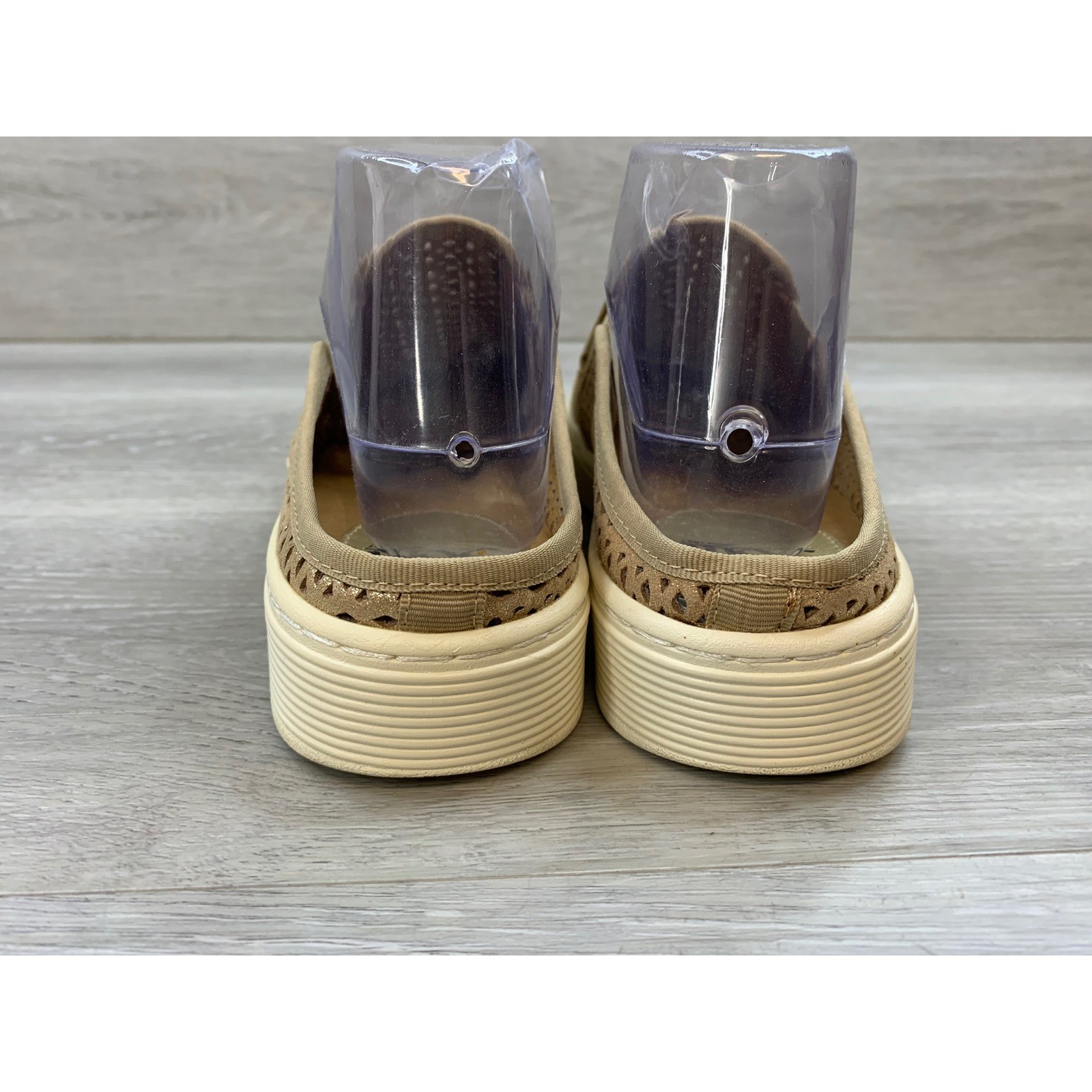 Sofft Somers Women’s Metallic Gold Laser Cut Leather Mule Sneakers 8.5 Shoes