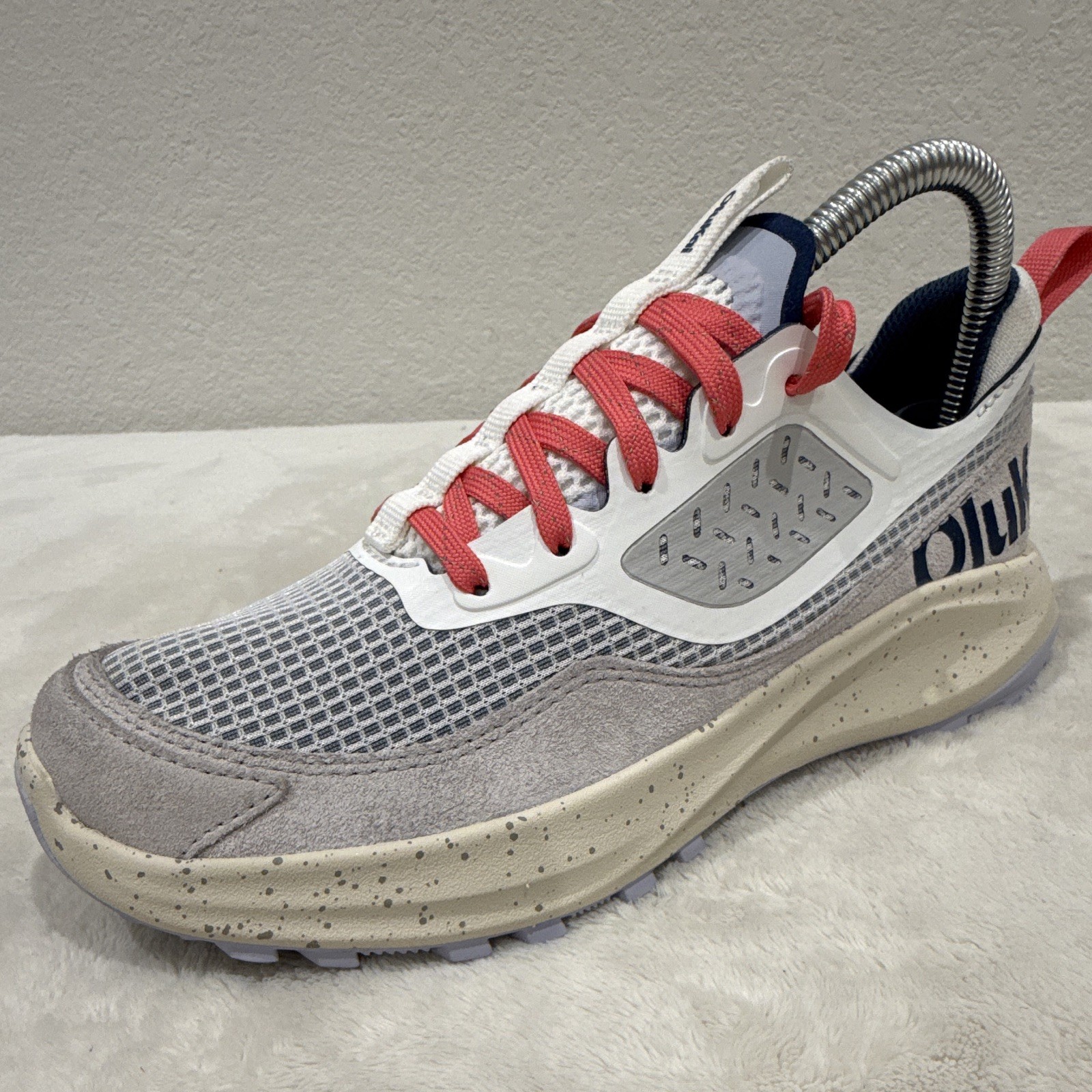 OluKai Mākiki Women’s Sz 7 Mesh Lace-Up Low Top Sneakers Gray/White/Red Rubber
