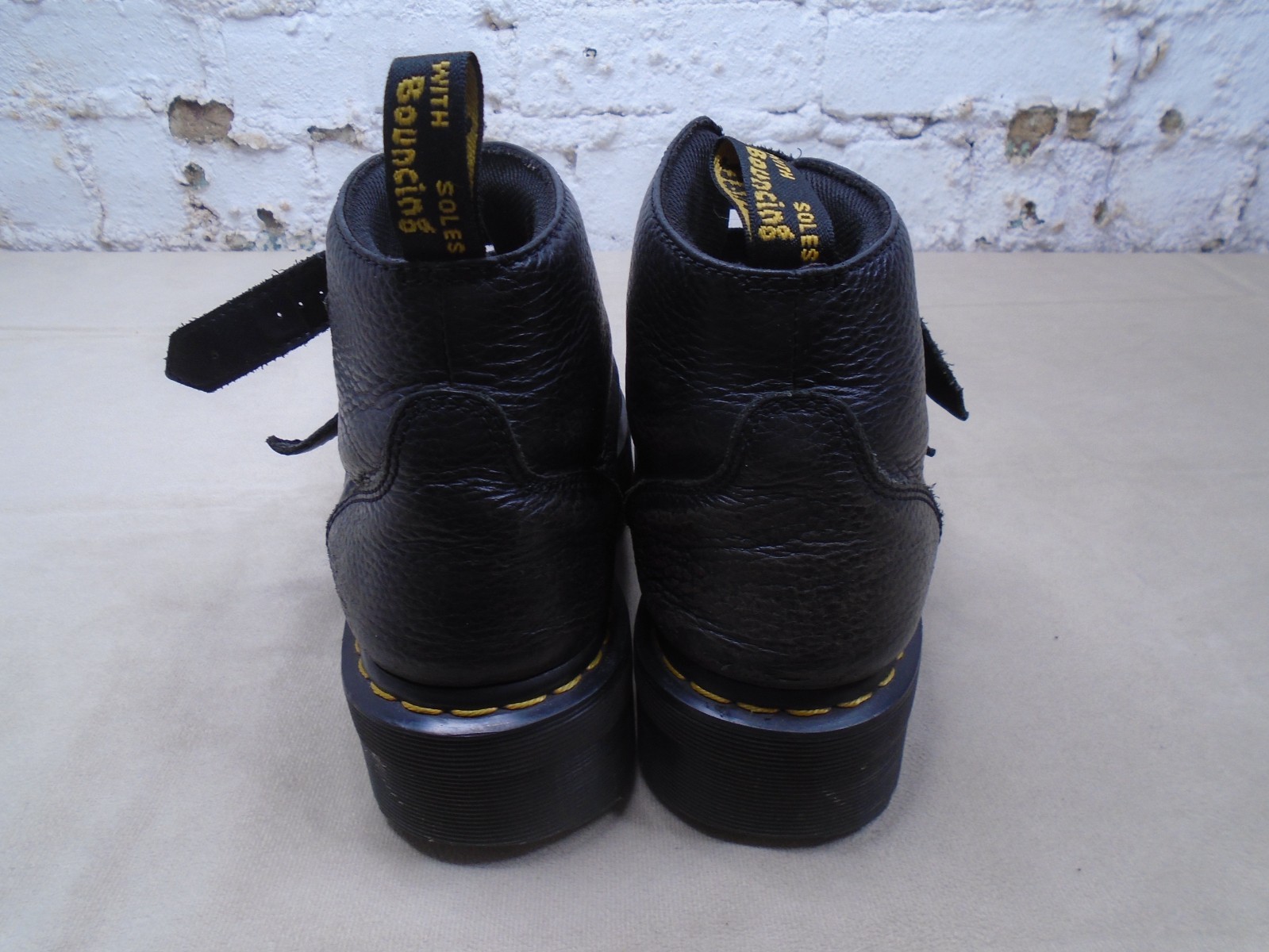 Dr. Martens WOMEN’S LA004 KV04X DEVON FLOWER ANKLE BOOT BLACK MILLED NAPPA SZ 10