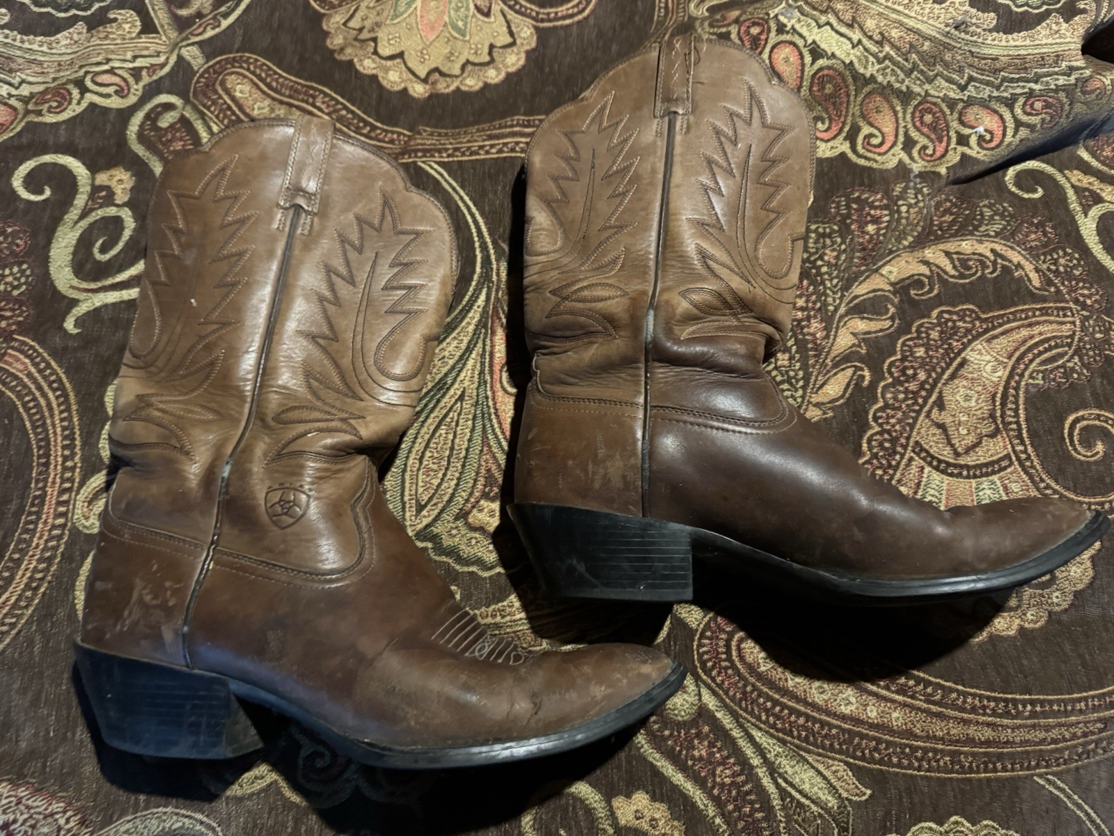 Ariat Heritage R Toe Women’s Size 9 B Worn And Loved. They Are About Worn Out