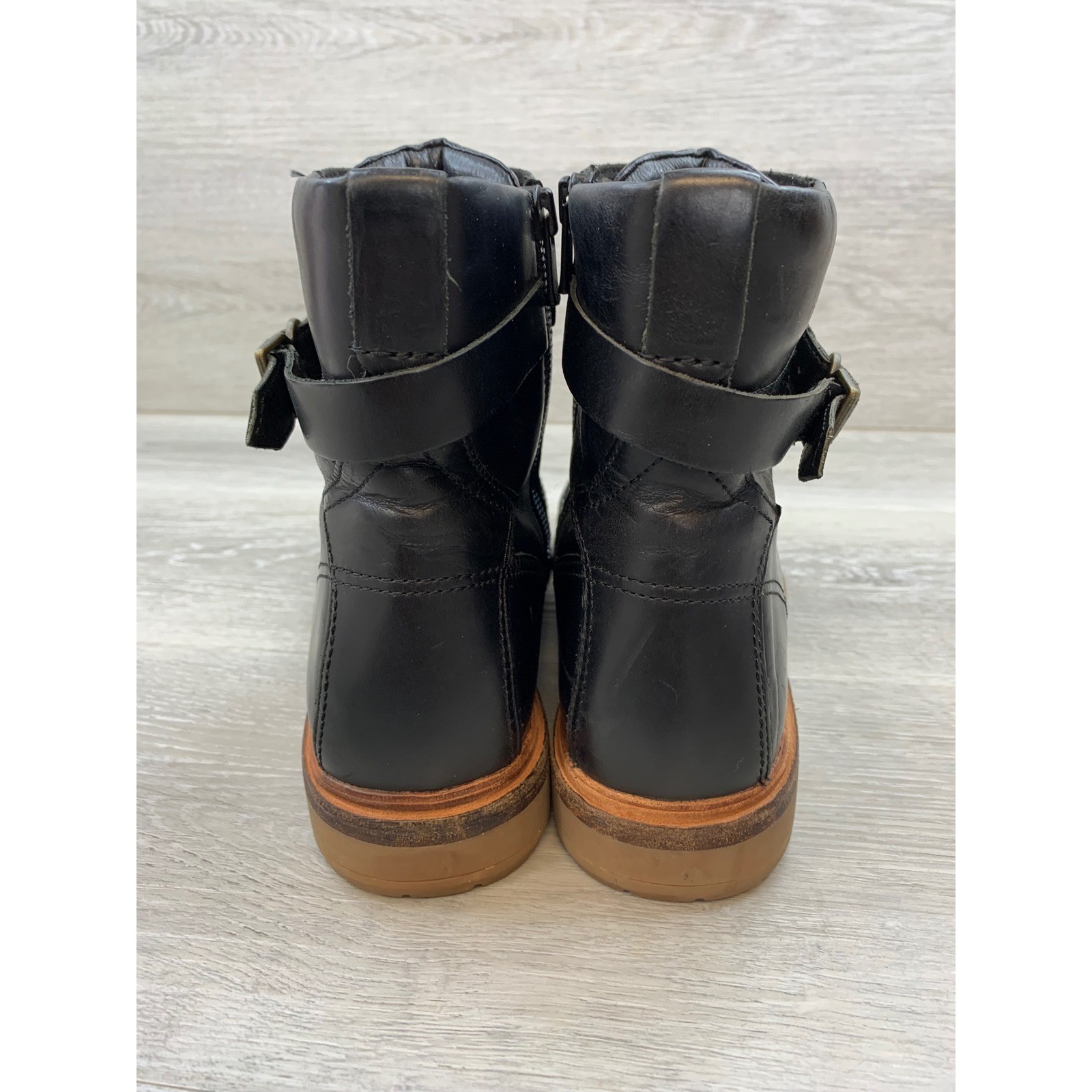 Timberland Women’s Combat Boots Black Leather Lace Up Buckle 9 Comfort Shoes