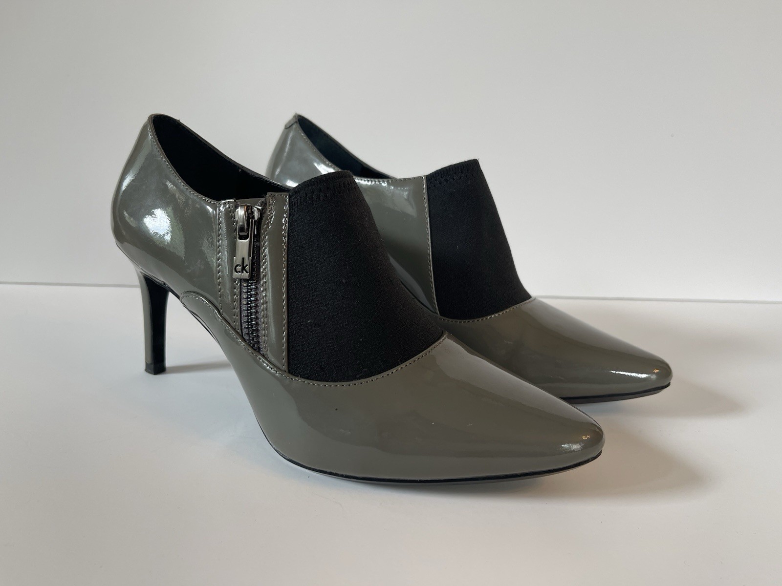 Calvin Klein Women’s Gray Patent Leather Ankle Boots Jalana Heels Zipper Sz 7.5