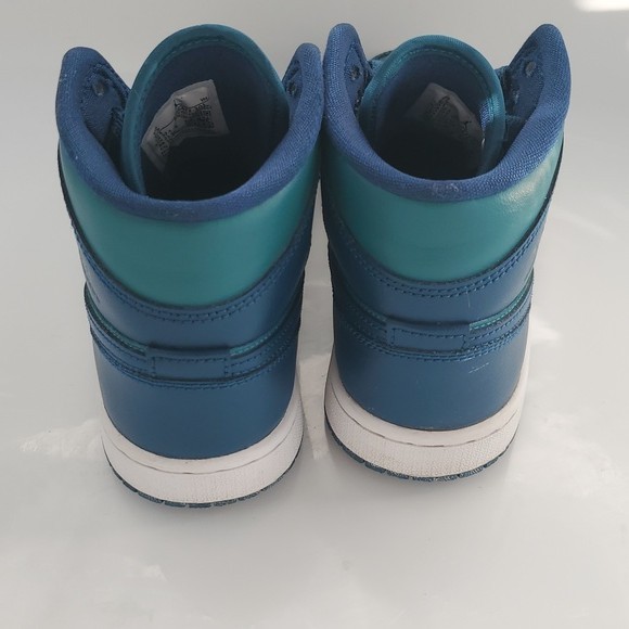Nike Air Jordan 1 Mid Sky Teal/White/Sky French Blue Style Women Size 6.5 Men 4