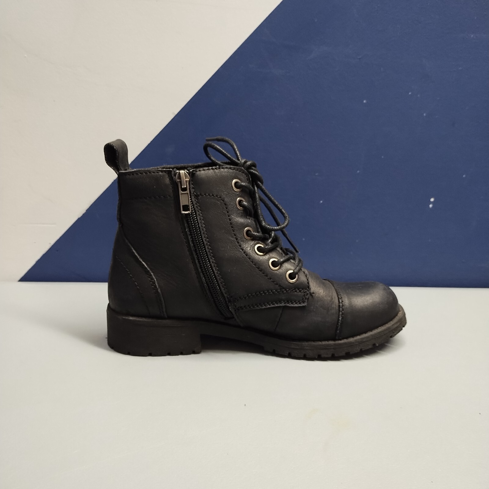 Vepose New York Ankle Boots Womens Size 6 Black Leather Rubber Sole Side Zipper