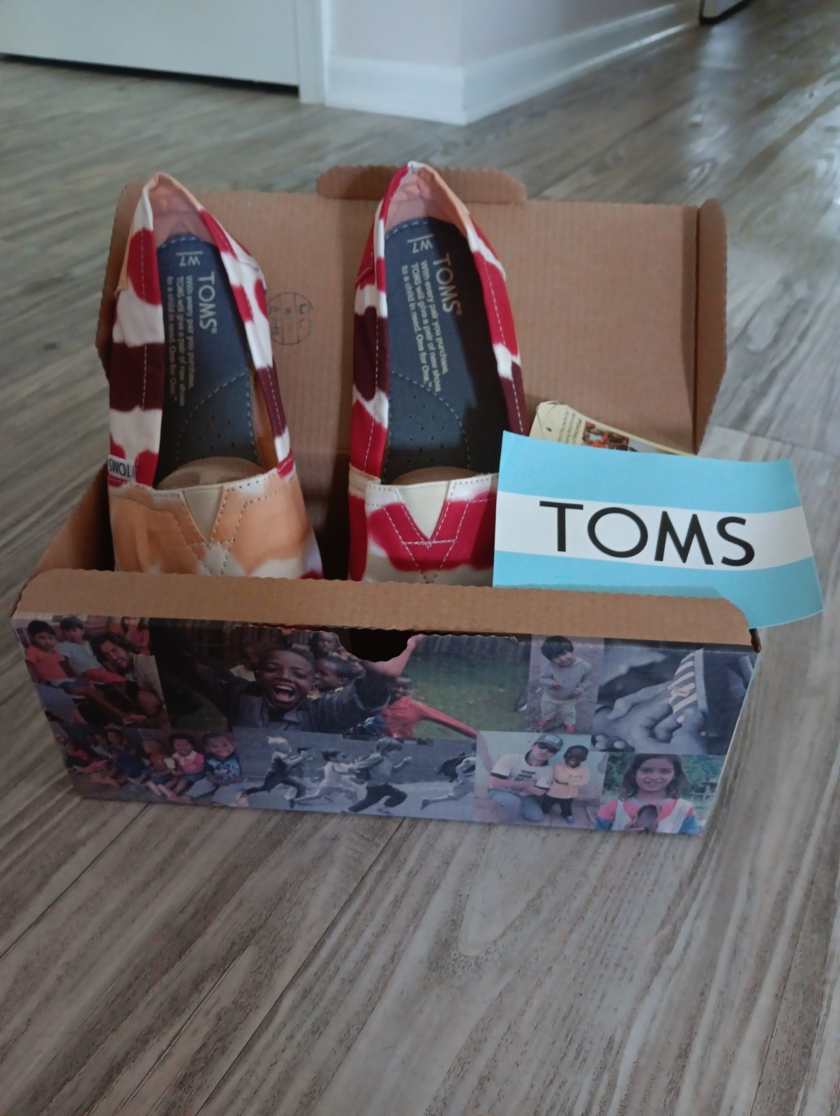 Classic Pink Tie Dye Toms Womans 7 Made of Canvas New with Tags