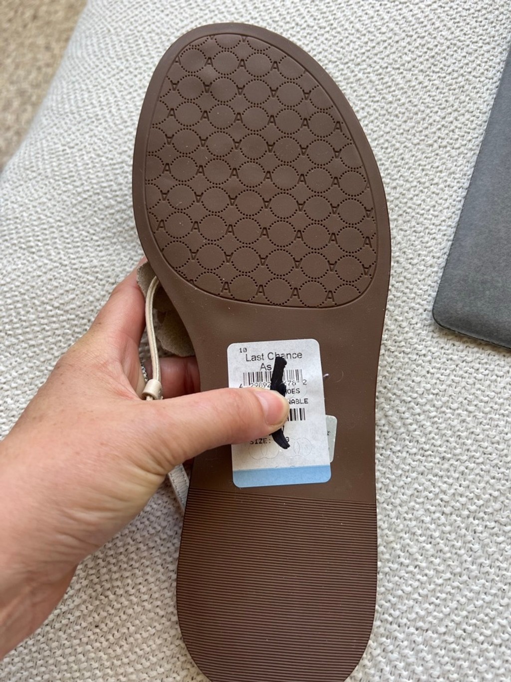 NWT AREZZO Daisy Leather Flat Sandals Size 9 White Brown Sold Out!
