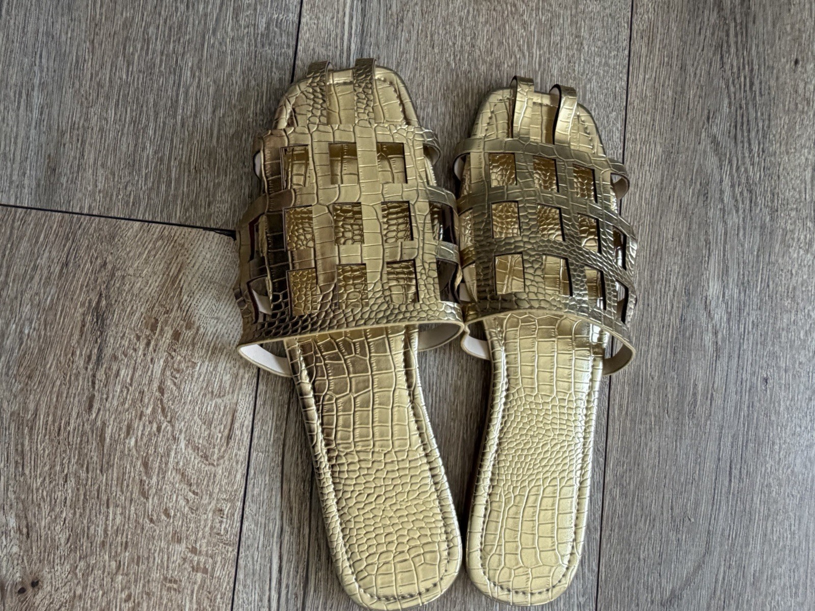 Women’s Gold Croc Embossed Animal Print Slide Sandals Flat Slip On Size 11