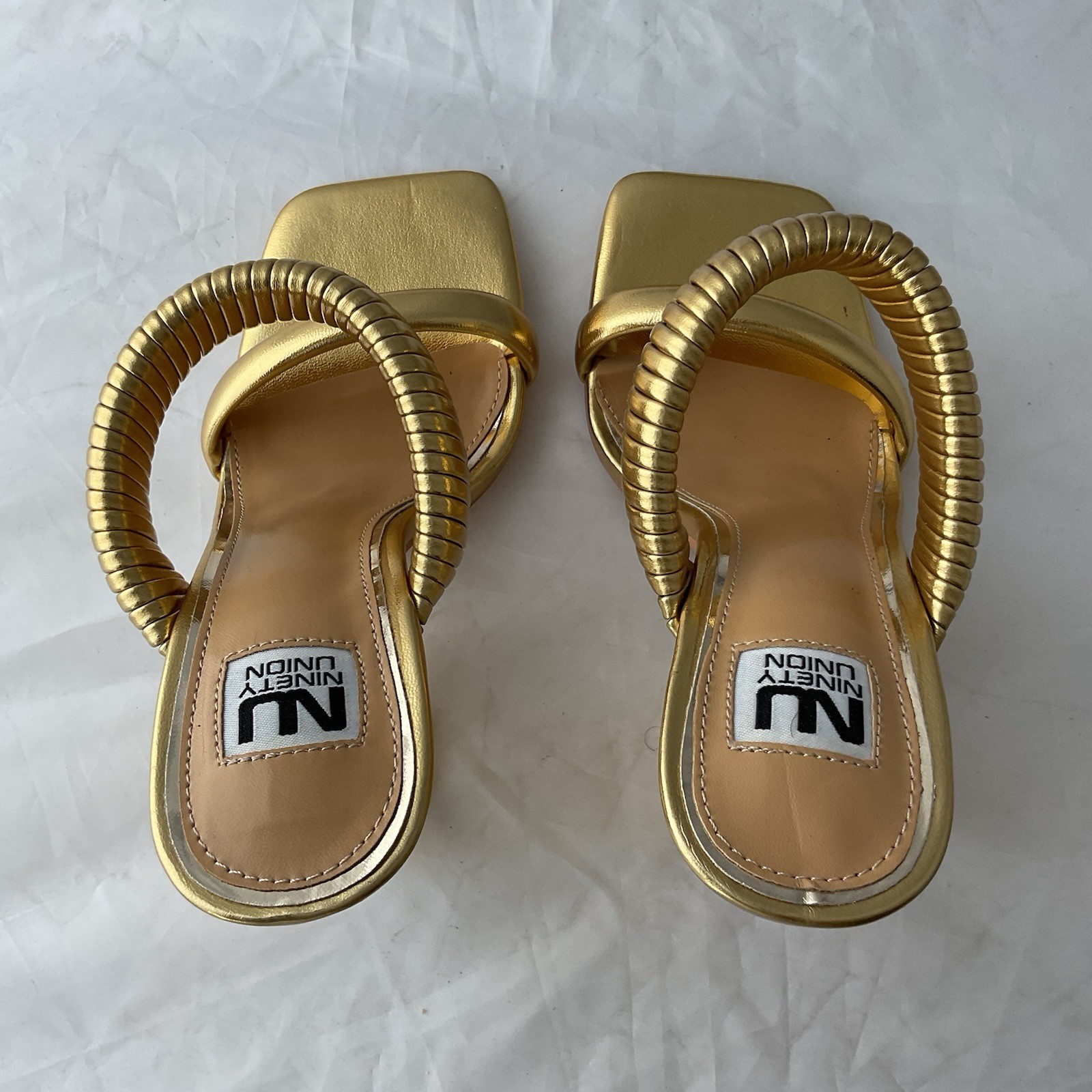 Ninety Union Women’s Gold Raddle Metallic Heel Sandals Shoes Size 4 -G4