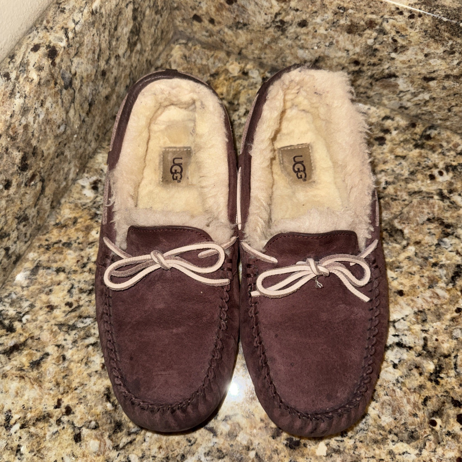 UGG Australia Moccasins Dakota Flores Pink Fushia Sheepskin Slippers Sz 8.5-9