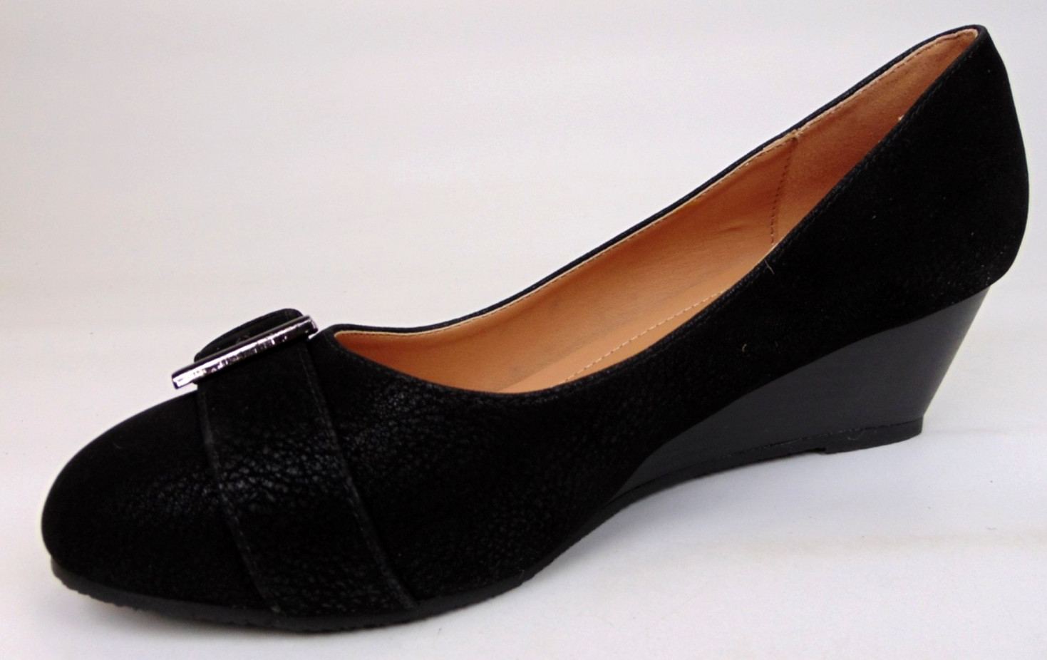 Journee Collection Women’s Graysn Wedge Heel Pumps Size 8.0 WIDE, Black Shoes