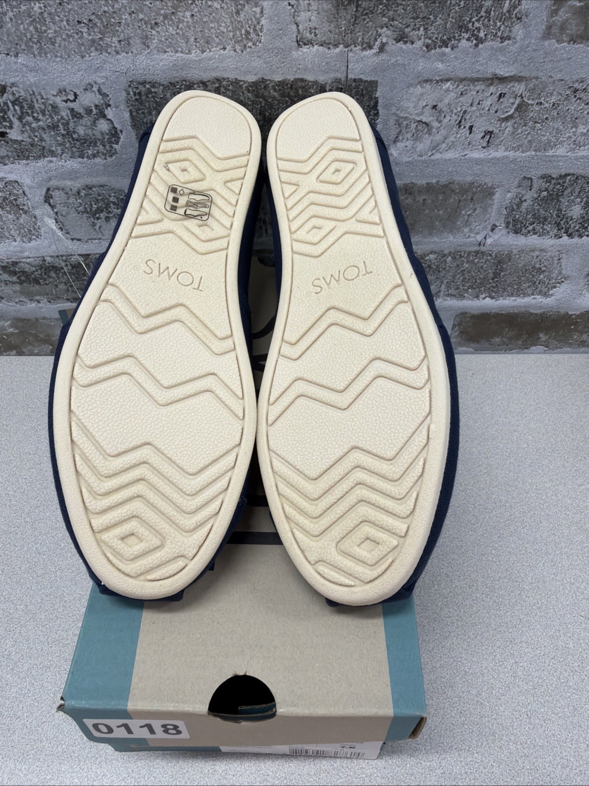 Tom’s Women Classic Flat Shoe Navy Loafers Canvas Size 7.5 Slip On Alpargata NWT
