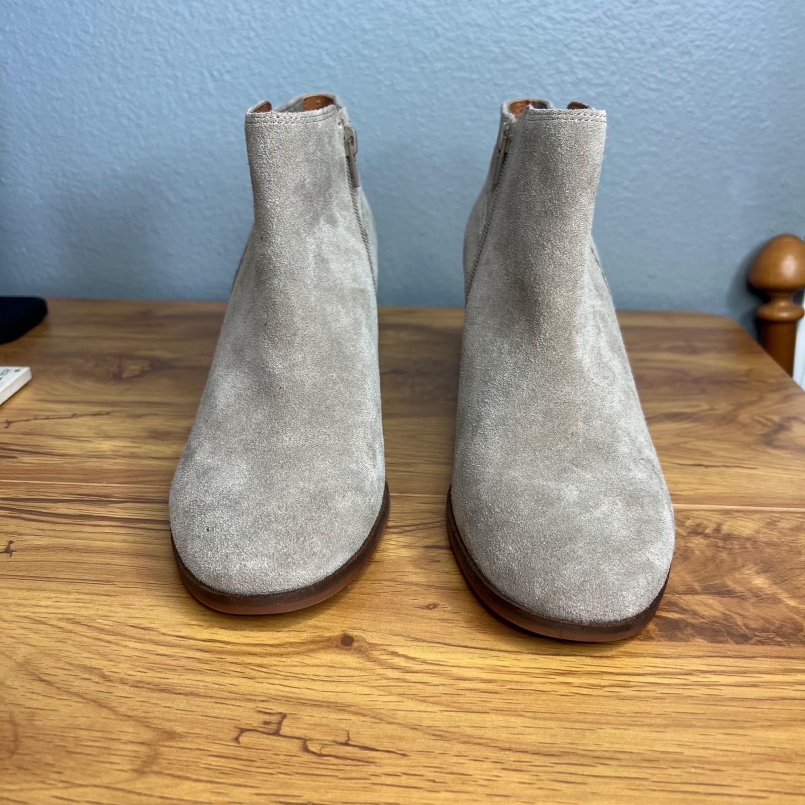 Lucky Brand Zorla Wedge Ankle Boot Size 10 Beige Suede Zip 3.25″ Heel NEW