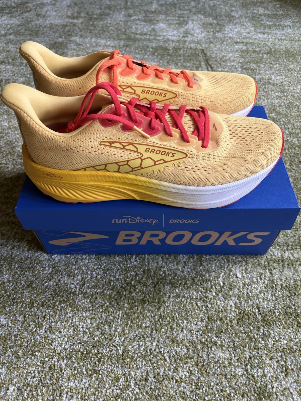 Brooks x Disney Winnie The Pooh Ghost 17 WTP – Size 7.5 Women – Normal Width