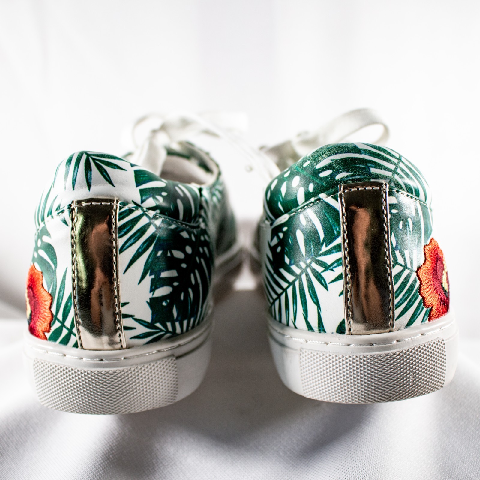 KENNETH COLE Kam Palm New Floral Lace Up Women Sneaker Size 8.5M