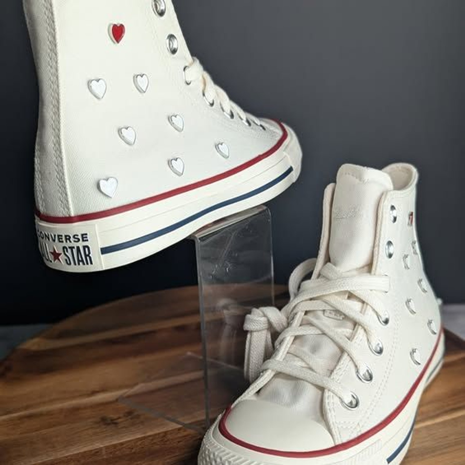 Women Converse Vintage White Red Valentines Hearts Size 6.5 A19055C