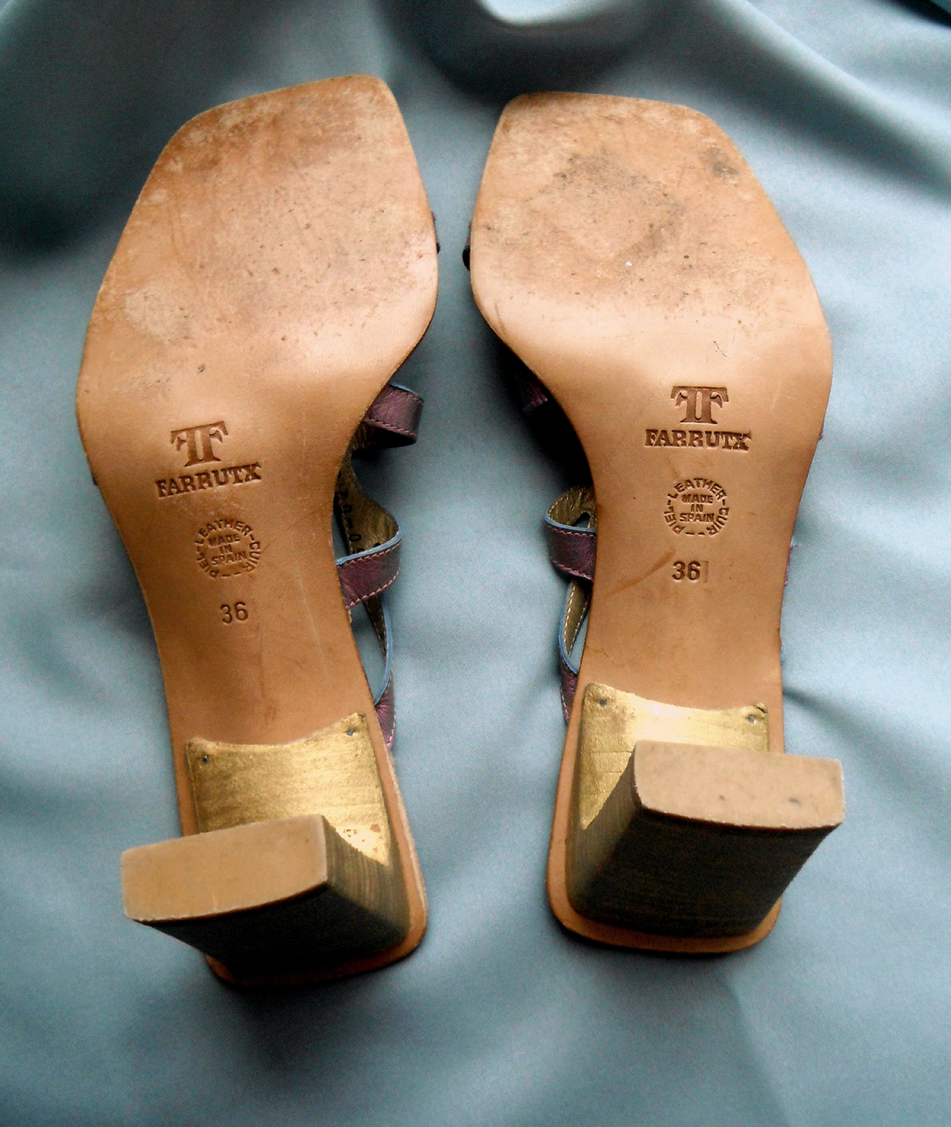 FARRUTX PEARLESCENT LAVENDER LEATHER STACKED HEEL SANDALS, US SZ 5 M, WORN ONCE