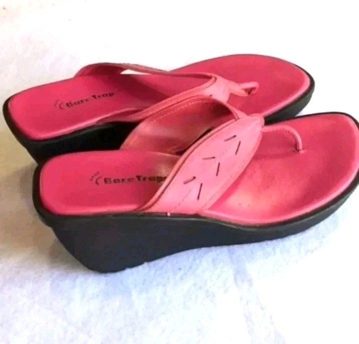 Bear Traps size 6.5M Kanya pink black leather chunky wedge sandals