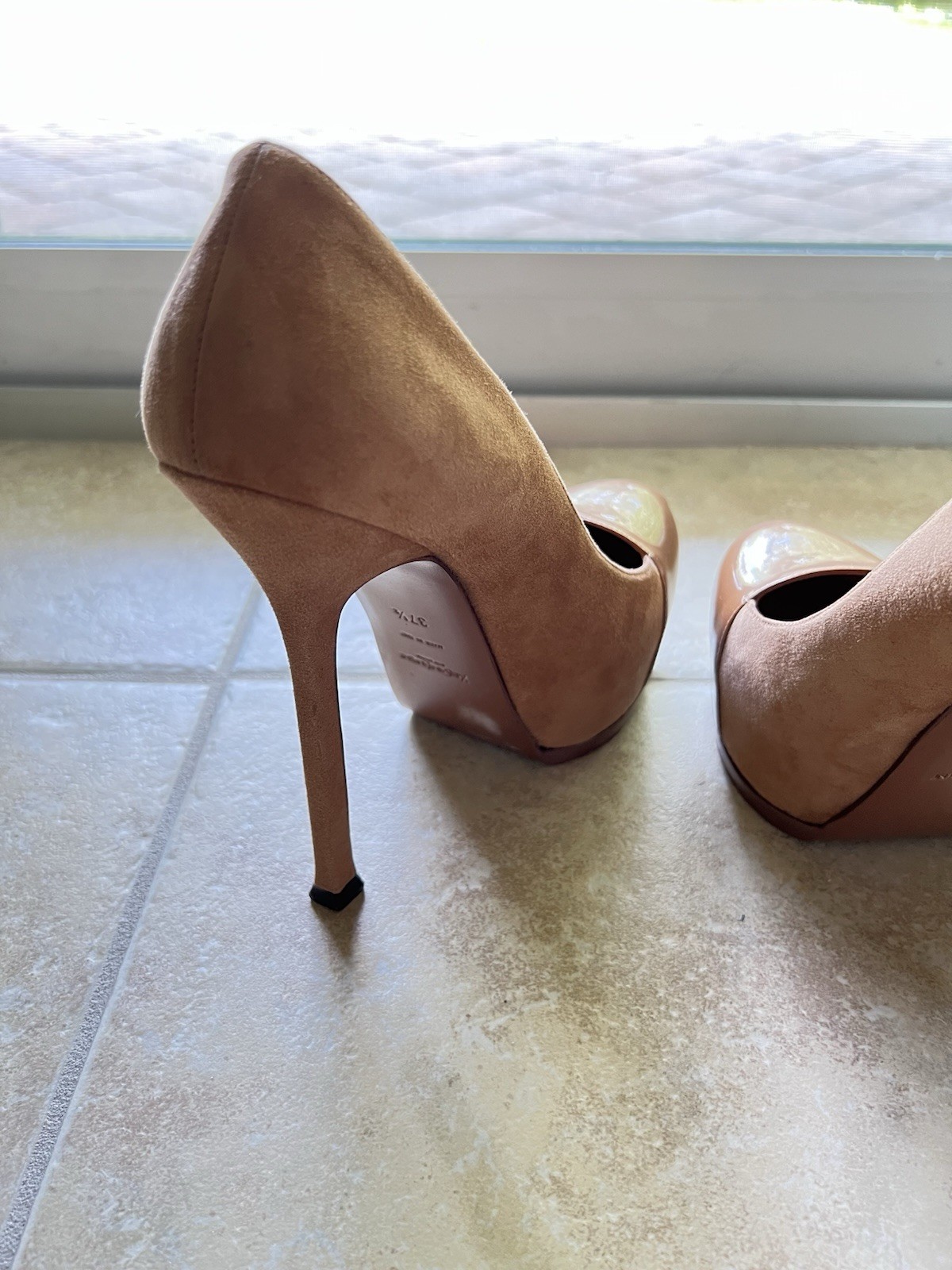 YSL Saint Laurent Tribtoo Pumps Beige Suede Patent Cap Toe Sz 37.5 No Box
