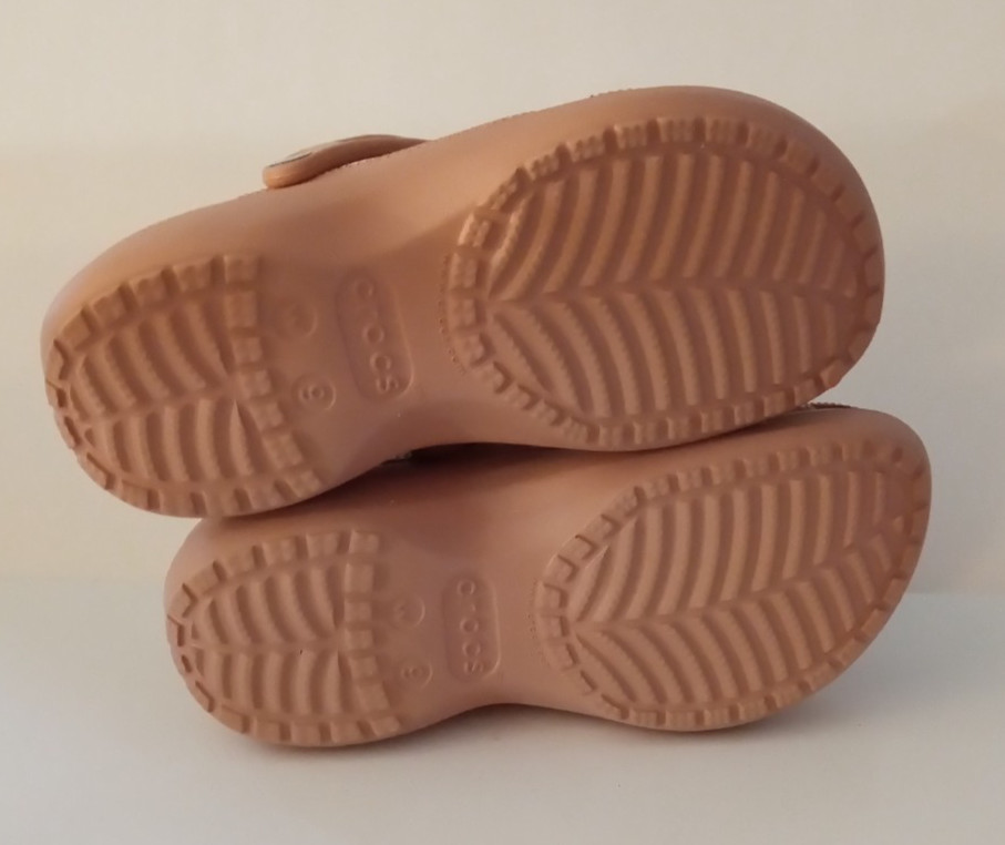 Crocs Classic Clogs Women’s 9W Pink Iconic Comfort Croslite Foam Beach Sandals