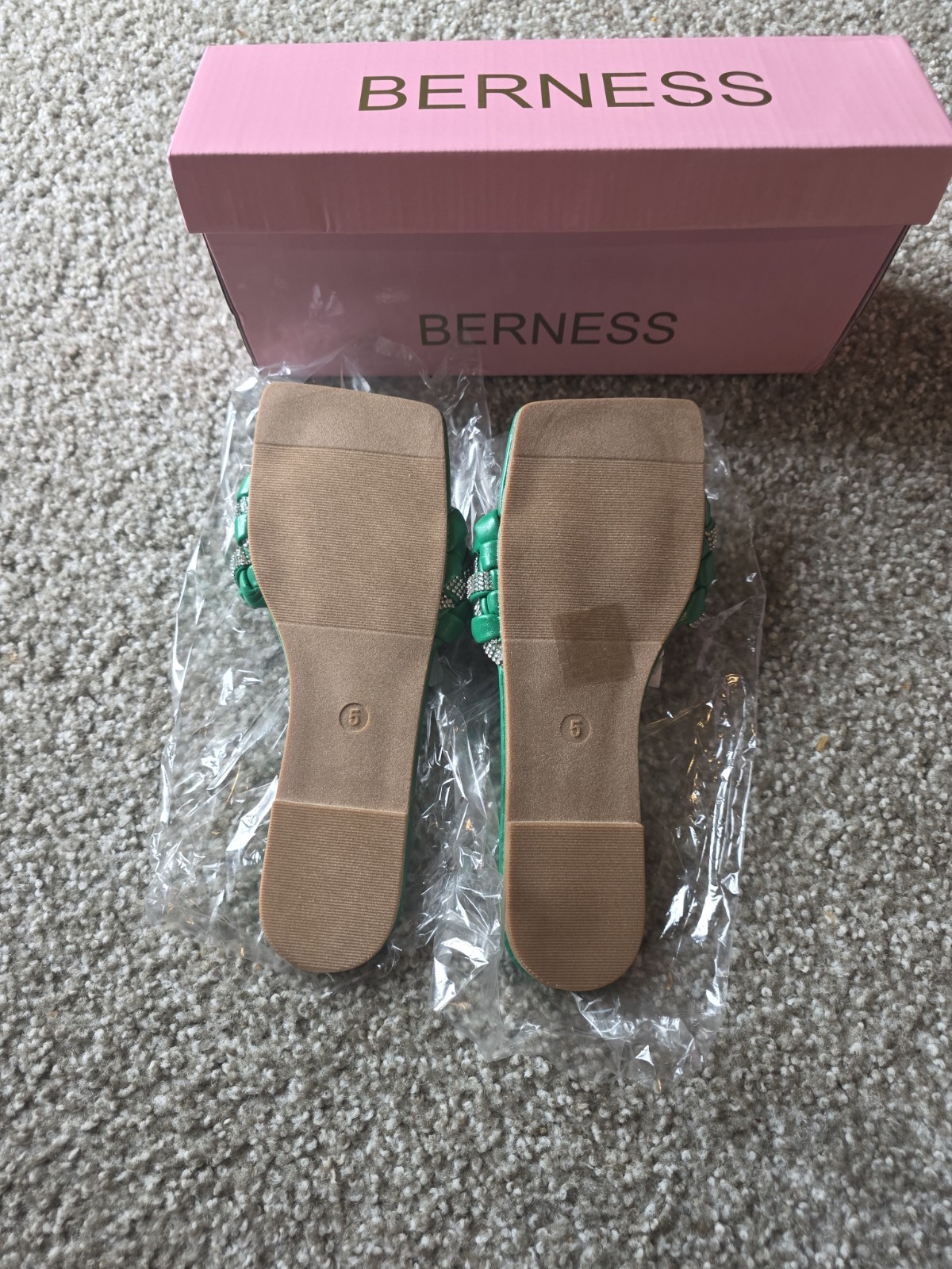 Berness Ella Women’s Green Braided Rhinestone Slide Sandals – Size 5- New in Box