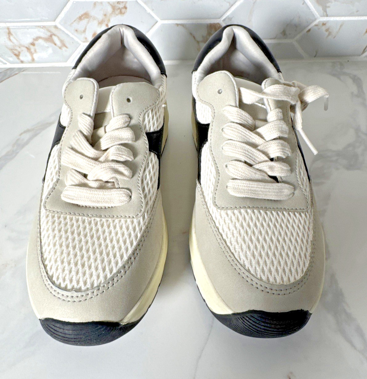 Time And Tru Women’s Size 6 Sneakers Memory Foam NEW Black / Cream / Gray