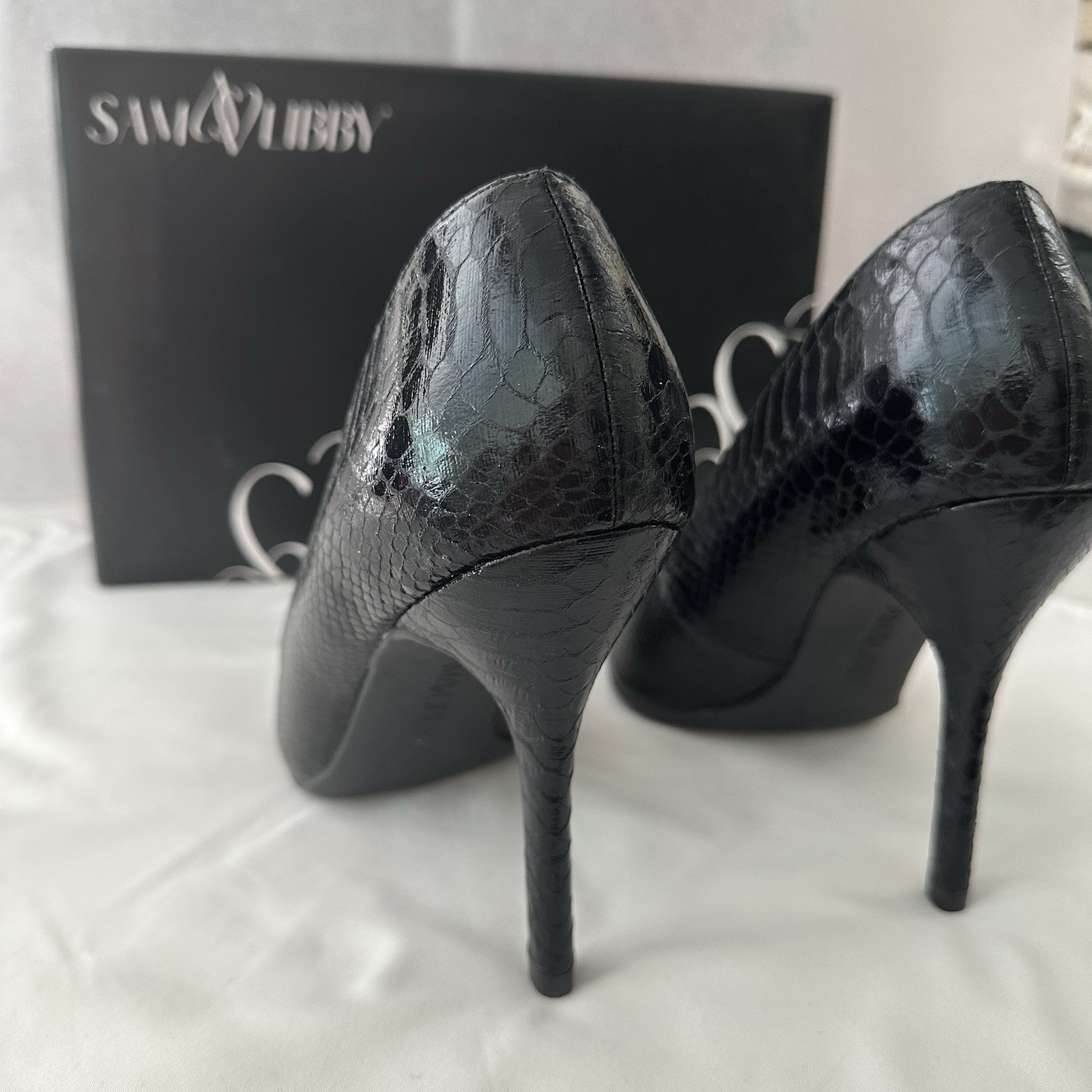 Sam & Libby Dominique Pointy Toe Stiletto Size 8.5 Black Faux Snakeskin 4″ Heel