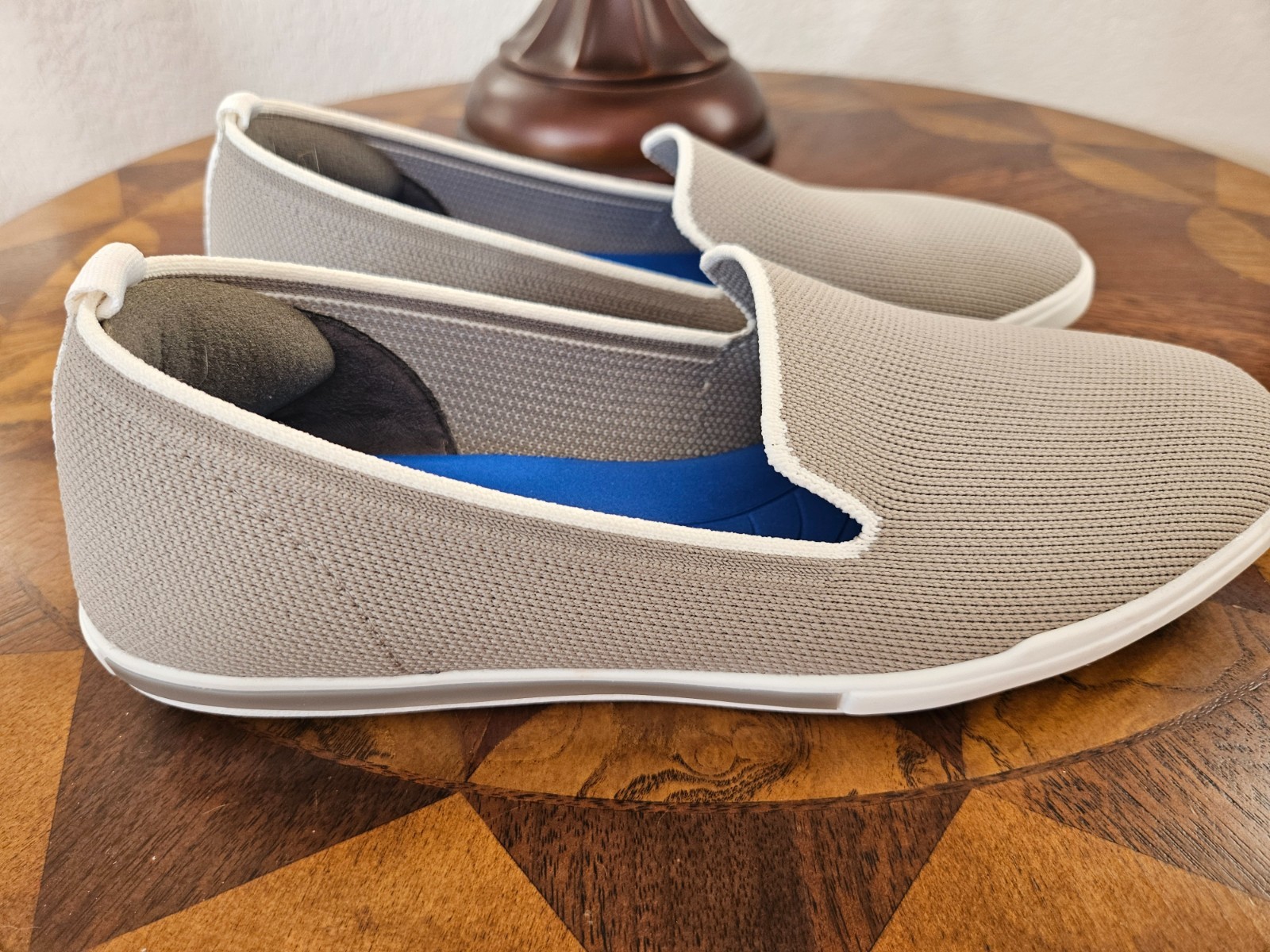 KELLY & KATIE GRAY/WHITE W0VEN CANVAS LIGHTWEIGHT SLIP ON SHOES SIZE 8