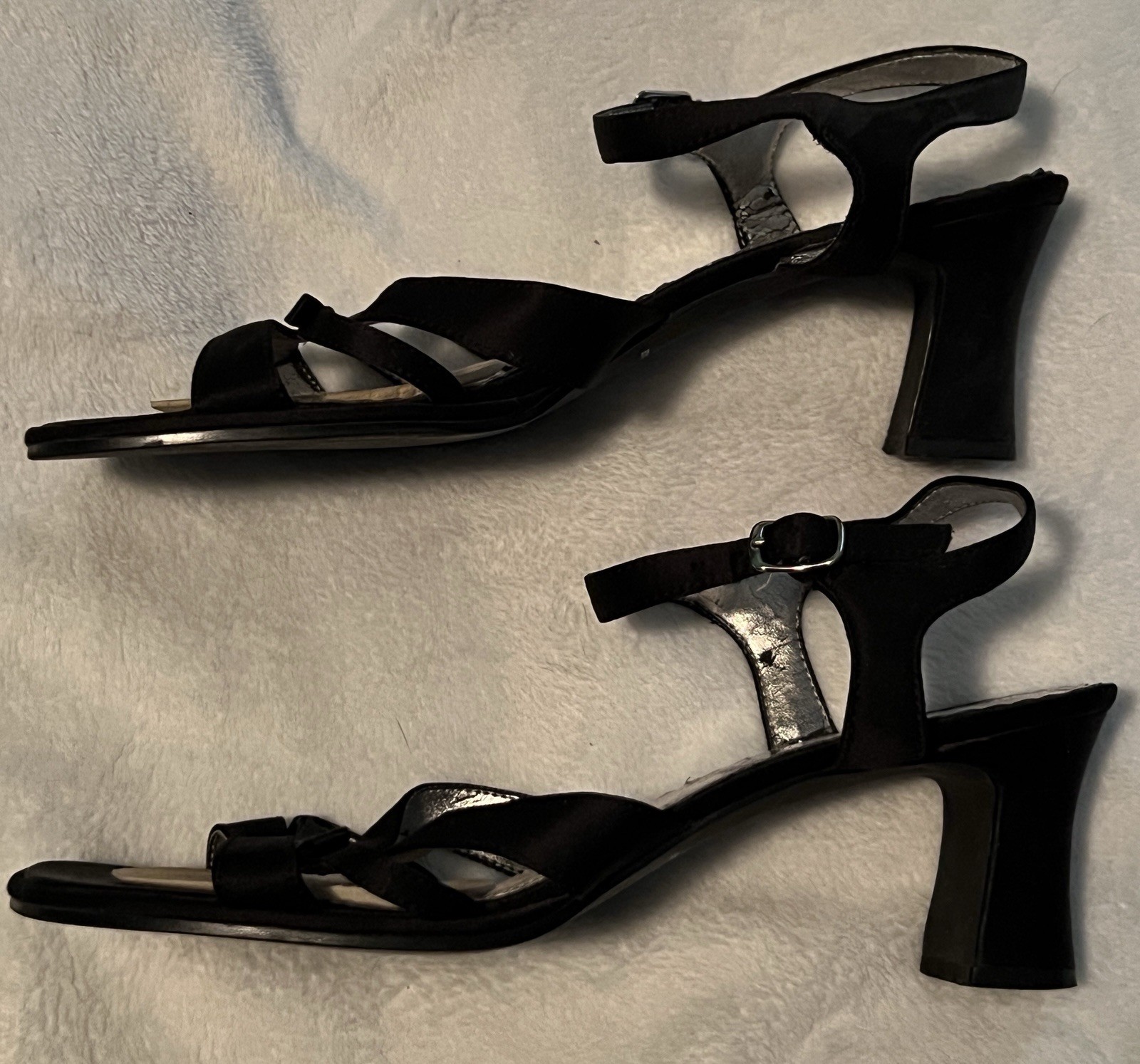 MUDD Womens 10M Black Satin Block 2.5”Heel Ankle Strap Bow Dressy Open Toe Y2K