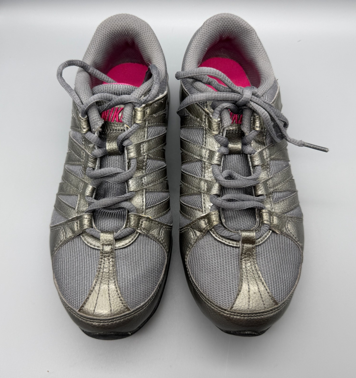 Nike Musique IV Cool Grey Vivid Pink Metallic Dance Running Shoes Womens 6.5